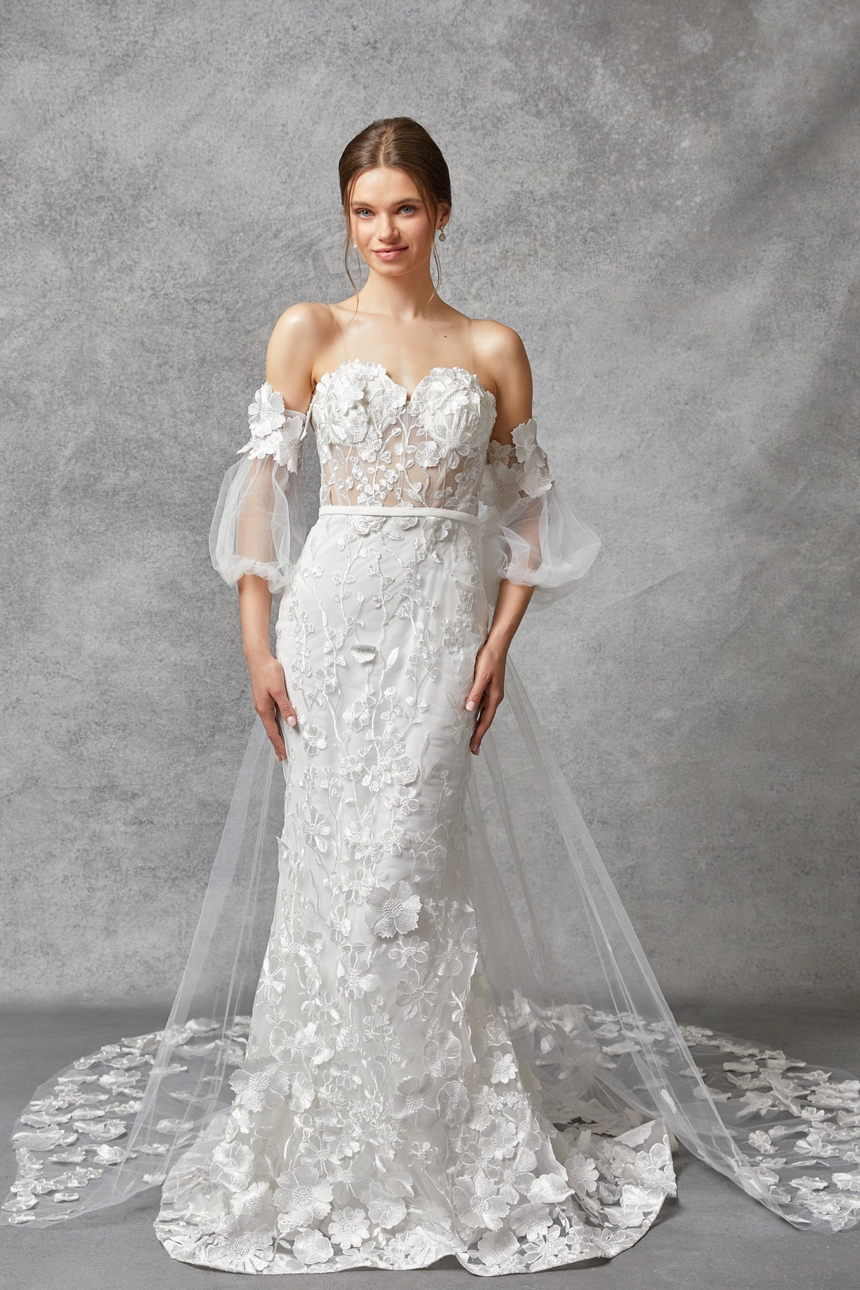 Vestido de Novia sin Tirantes, Recto en Encaje Mangas y Cauda de Velo Desmontable, Color Off White