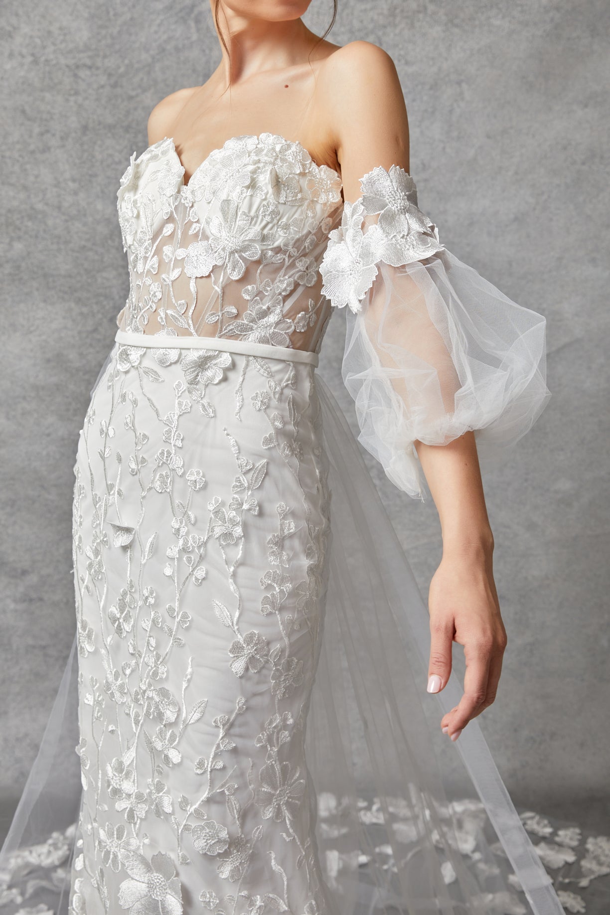 Vestido de Novia sin Tirantes, Recto en Encaje Mangas y Cauda de Velo Desmontable, Color Off White