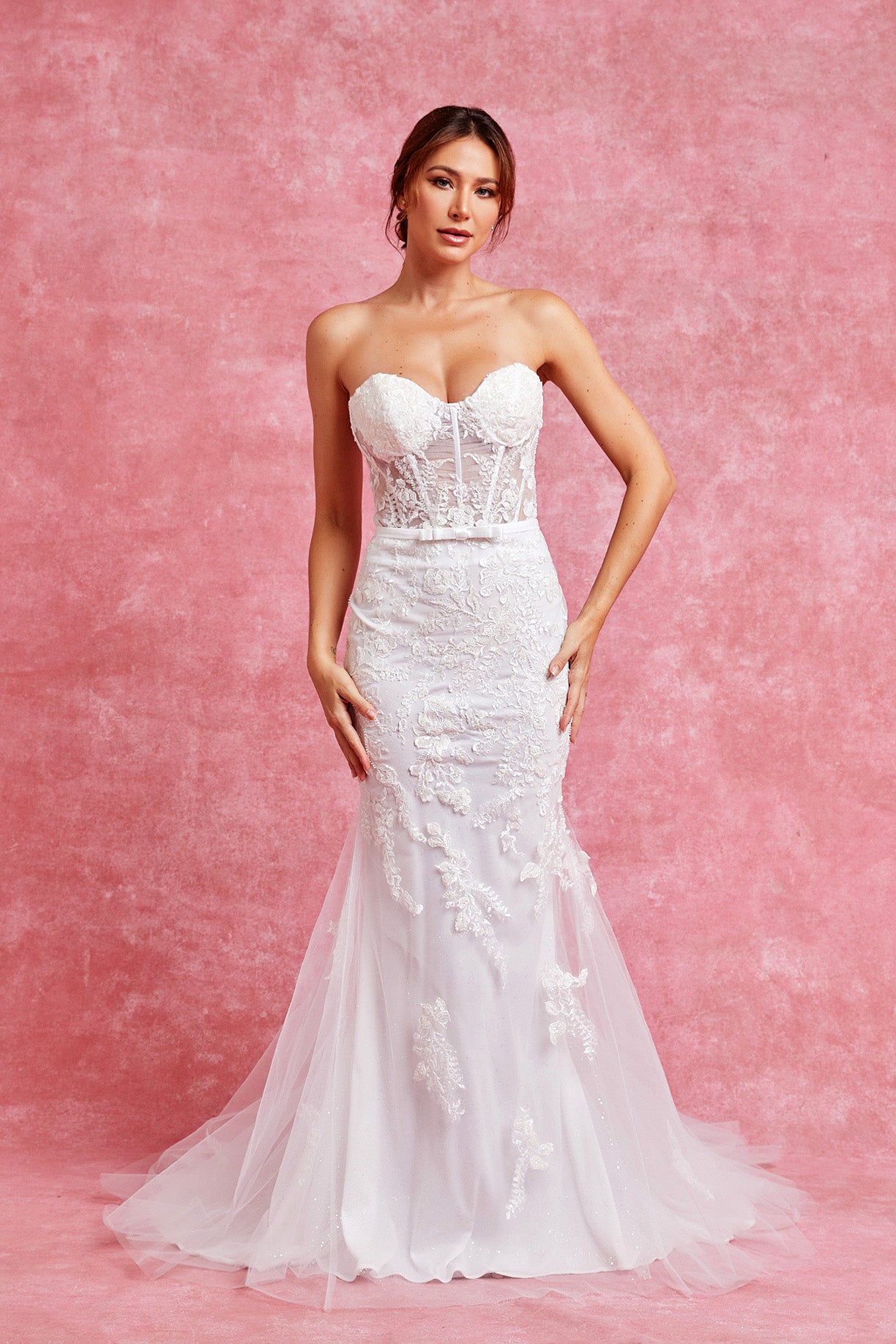 . Vestido de Novia Corte Sirena Con Velo en Capa Color Off White.