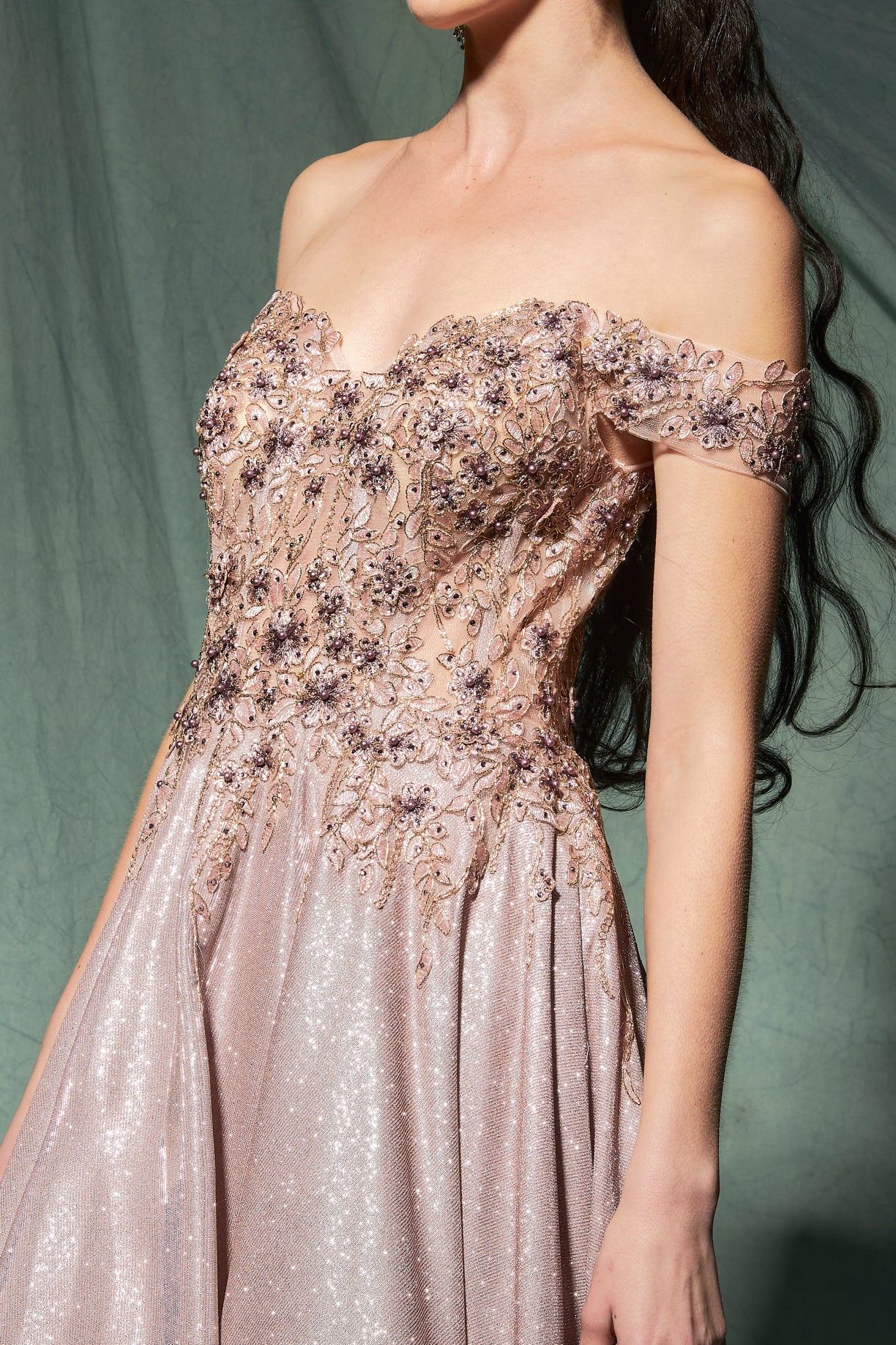 Vestido en Line A con Corsé Escote de Corazón Hombros Fuera y Bolsillos Laterales