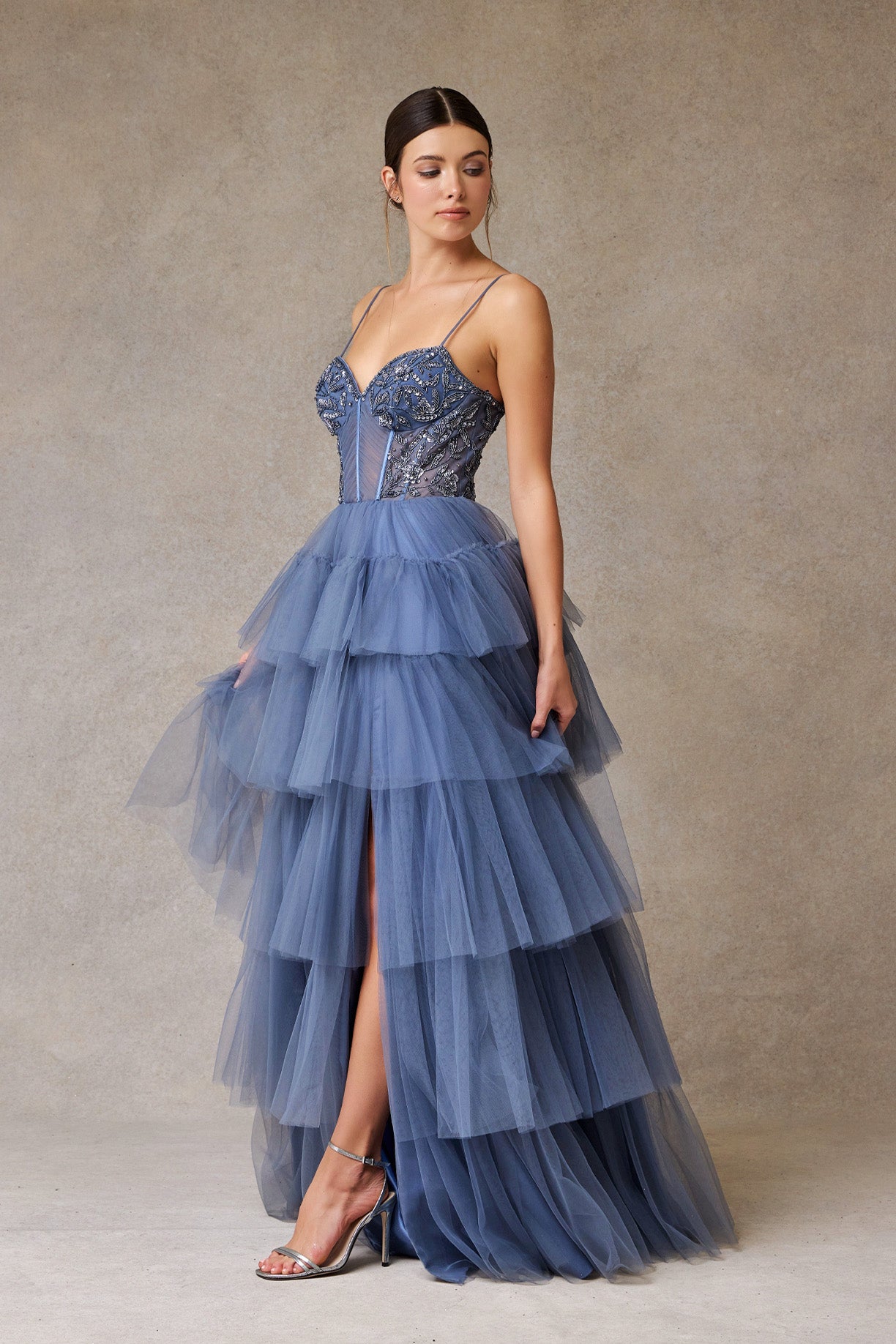 Vestido en Línea A de Tul a Capas Con Abertura en la Pierna Color Dark Ice Blue