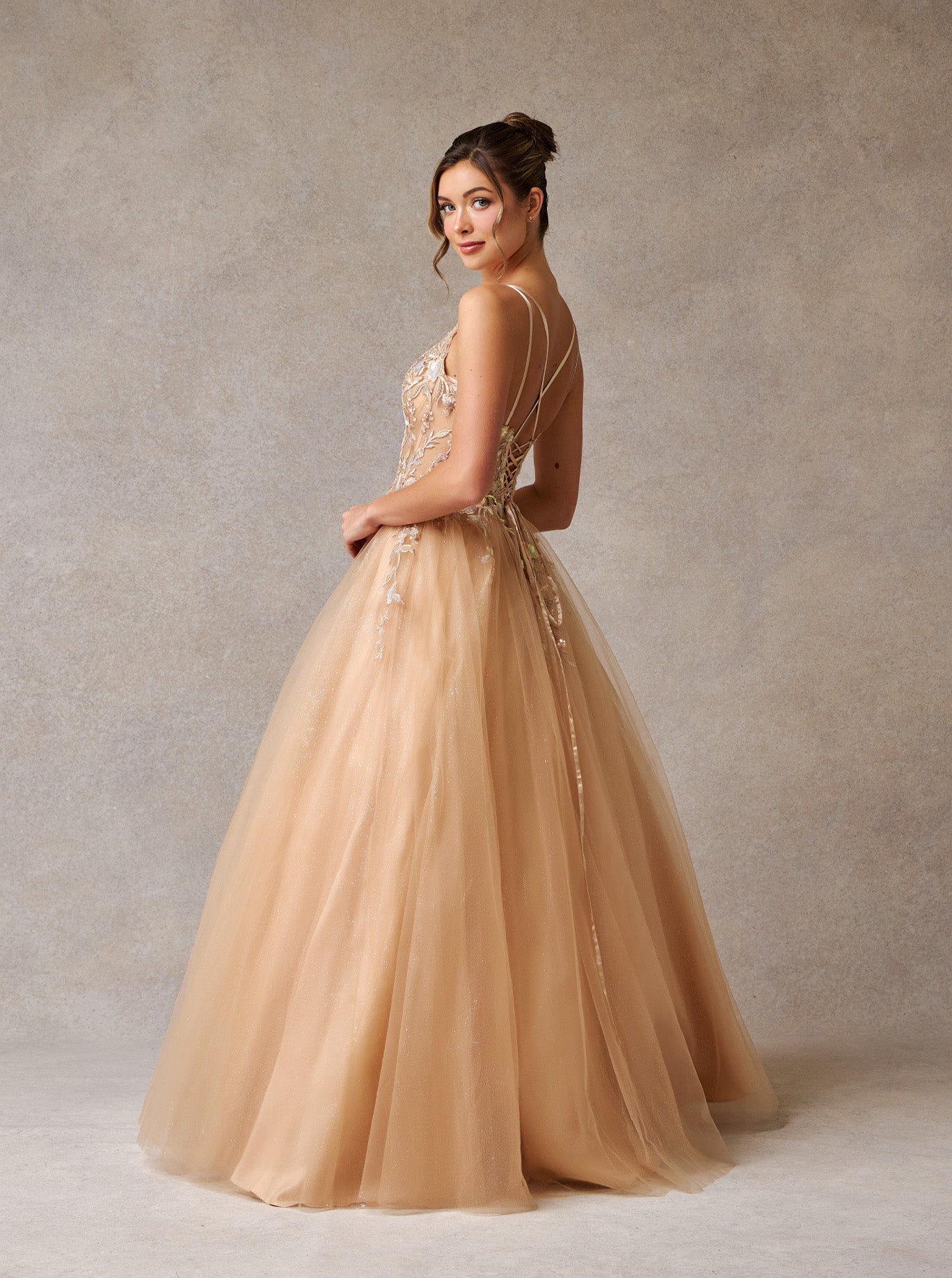 Vestido de Fiesta Corte en A de Tul y Encaje Bordado, Color Gold