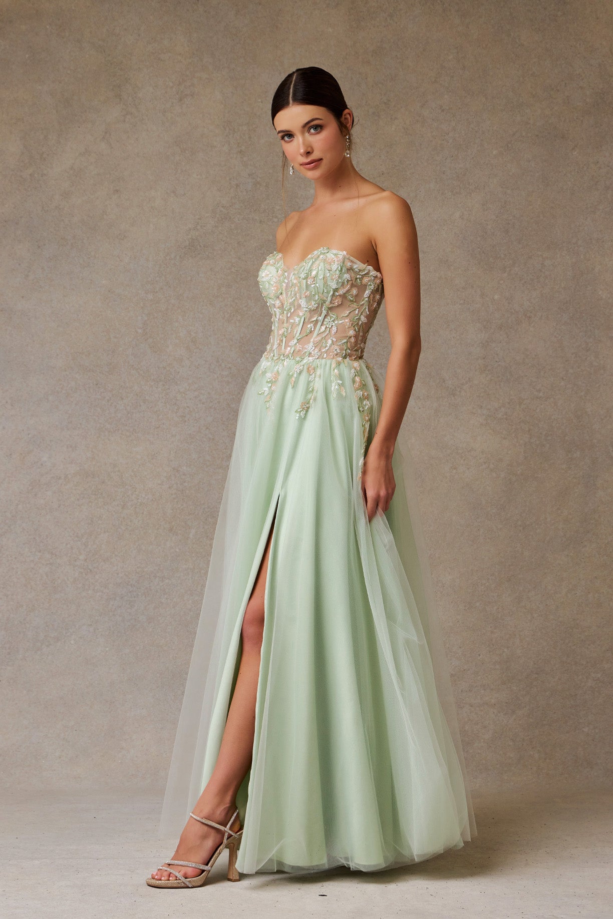 Vestido en línea A de Strapless con abertura Color Mint.