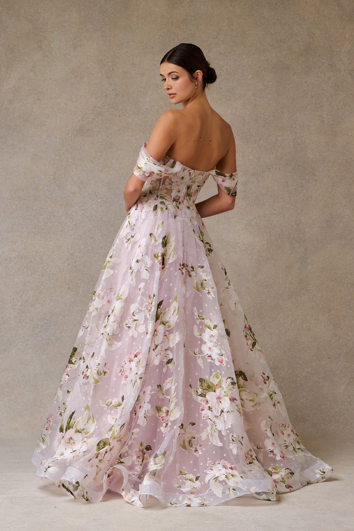 Vestido de Organza en Corte A con Hombros Descubiertos, Color Blush Print