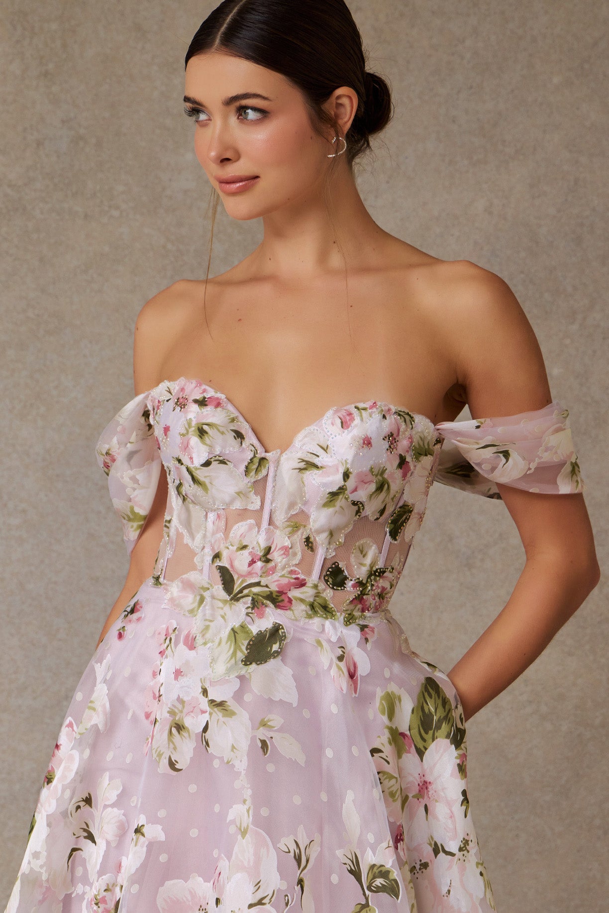 Vestido de Organza en Corte A con Hombros Descubiertos, Color Blush Print