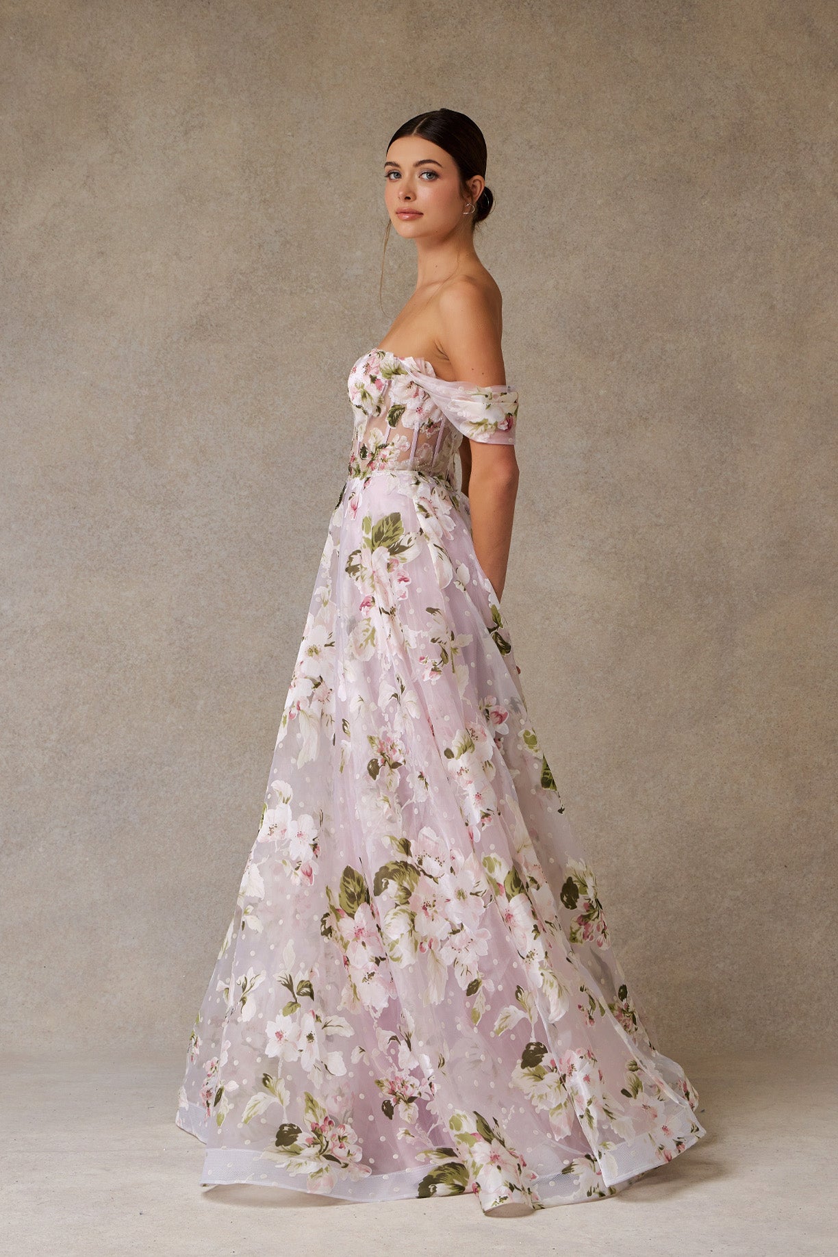 Vestido de Organza en Corte A con Hombros Descubiertos, Color Blush Print