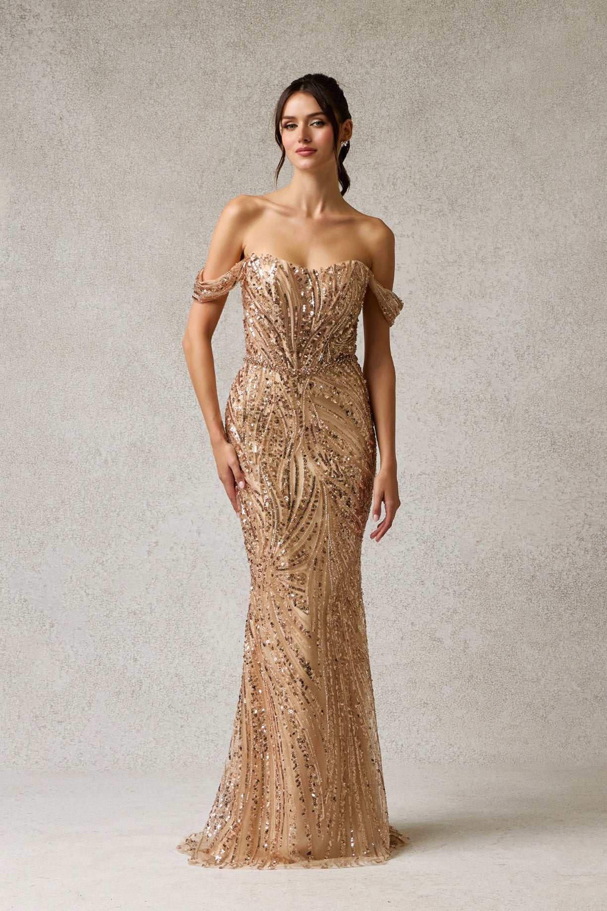 Vestido Recto de Tul con Tirantes Gruesos Ajustables, Bordado con Lentejuelas y Cristales, Colores Black Nude y Gold