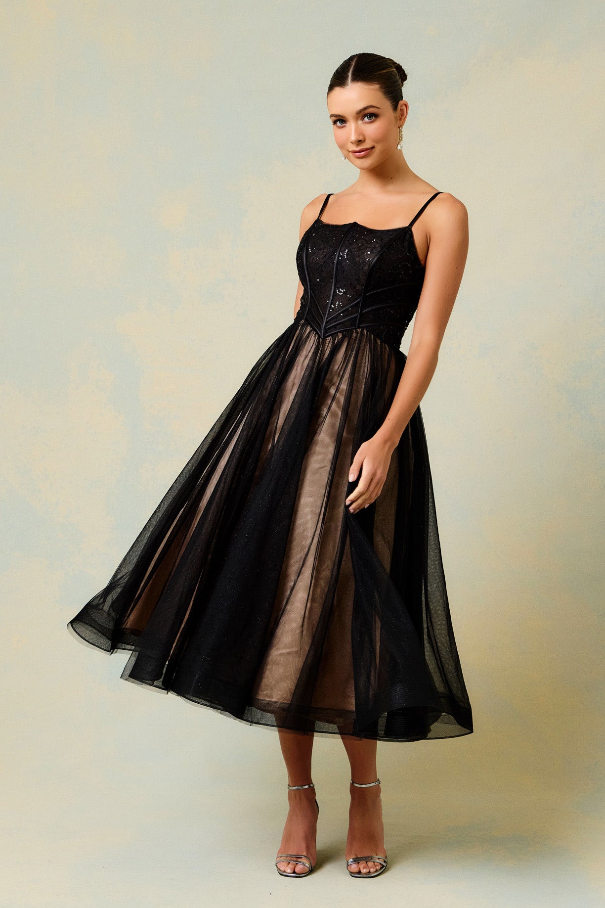 Vestido Sin Mangas con Escote en Corazón Color Black-Nude..