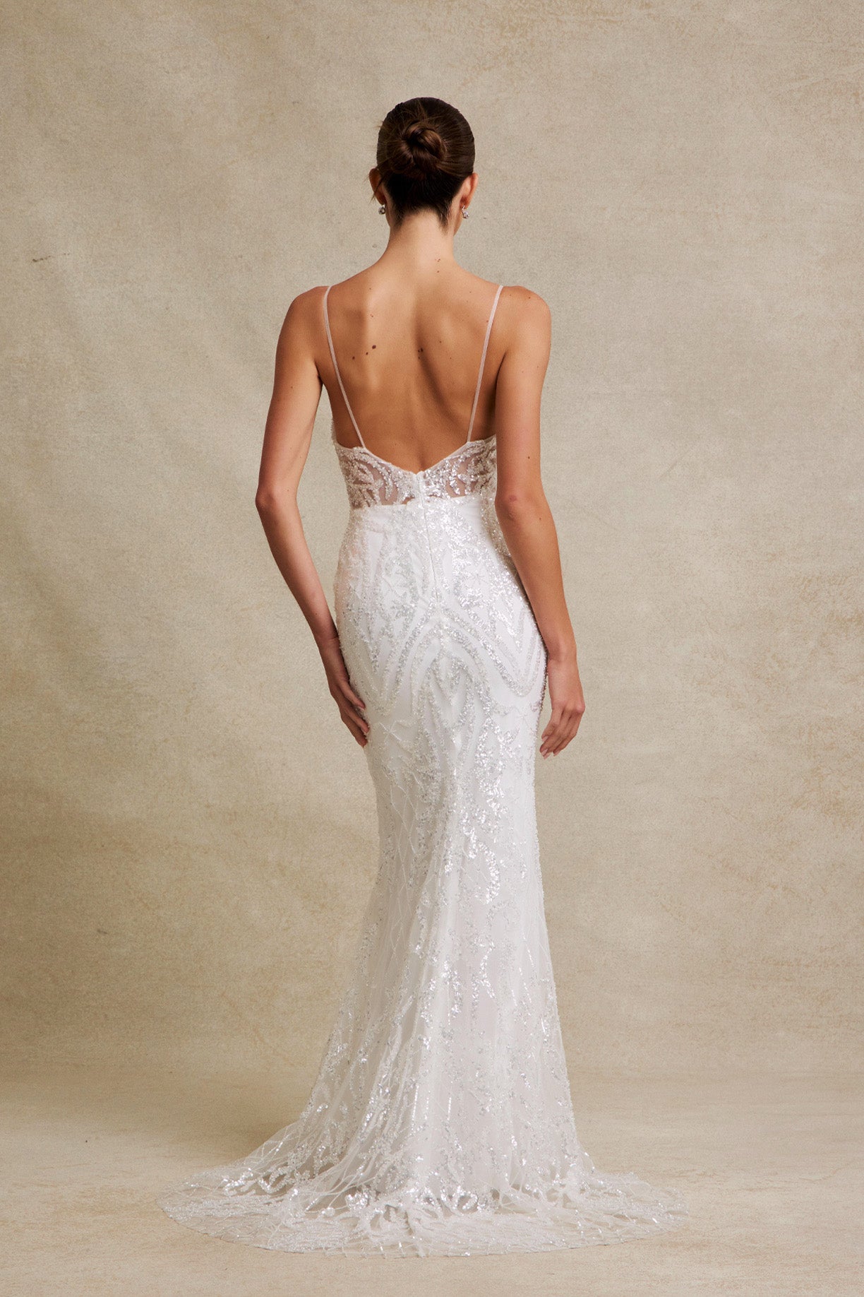 Vestido de Novia de Tul Bordado con Lentejuelas y Cristales, Color Off White