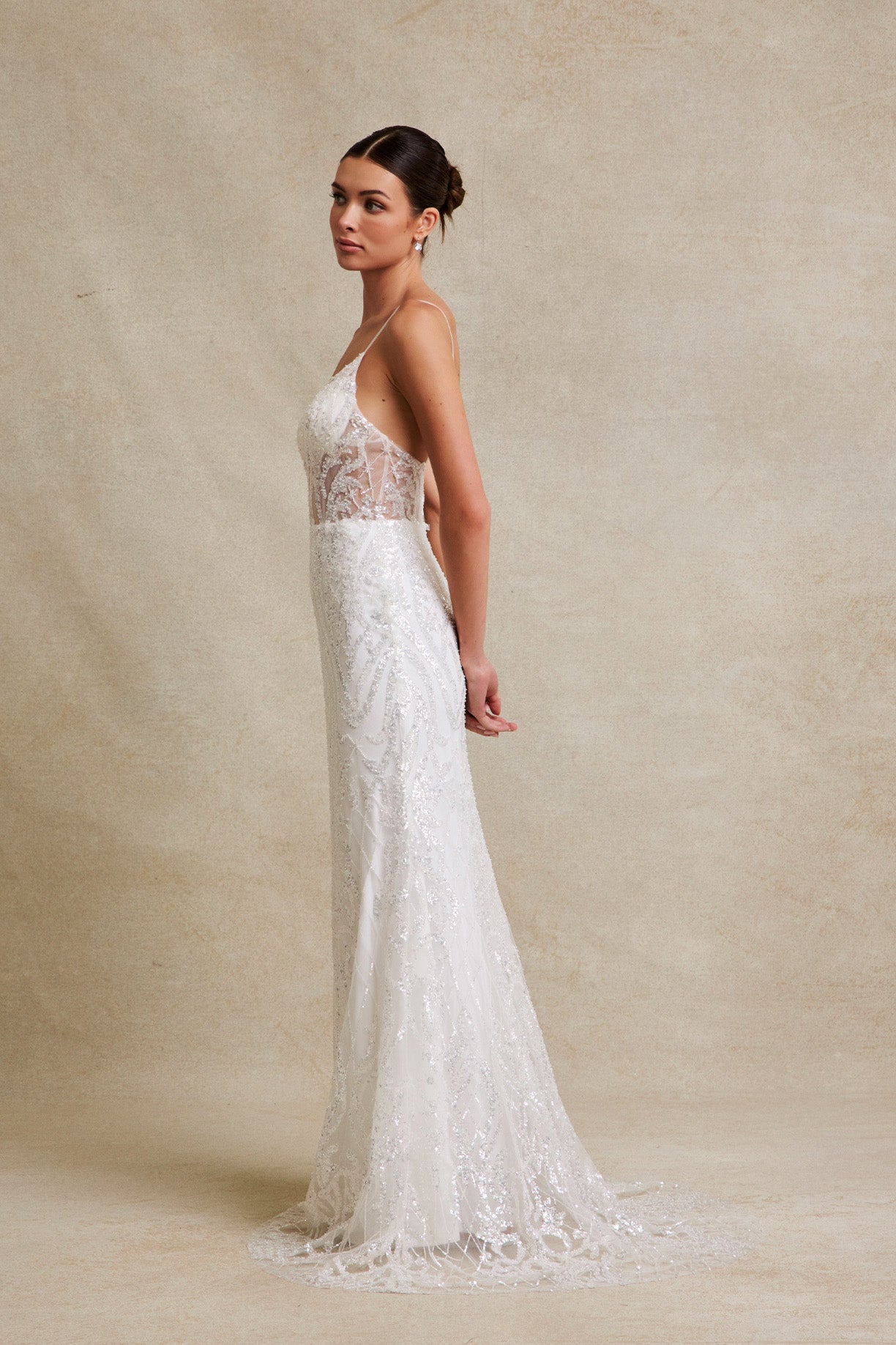Vestido de Novia de Tul Bordado con Lentejuelas y Cristales, Color Off White