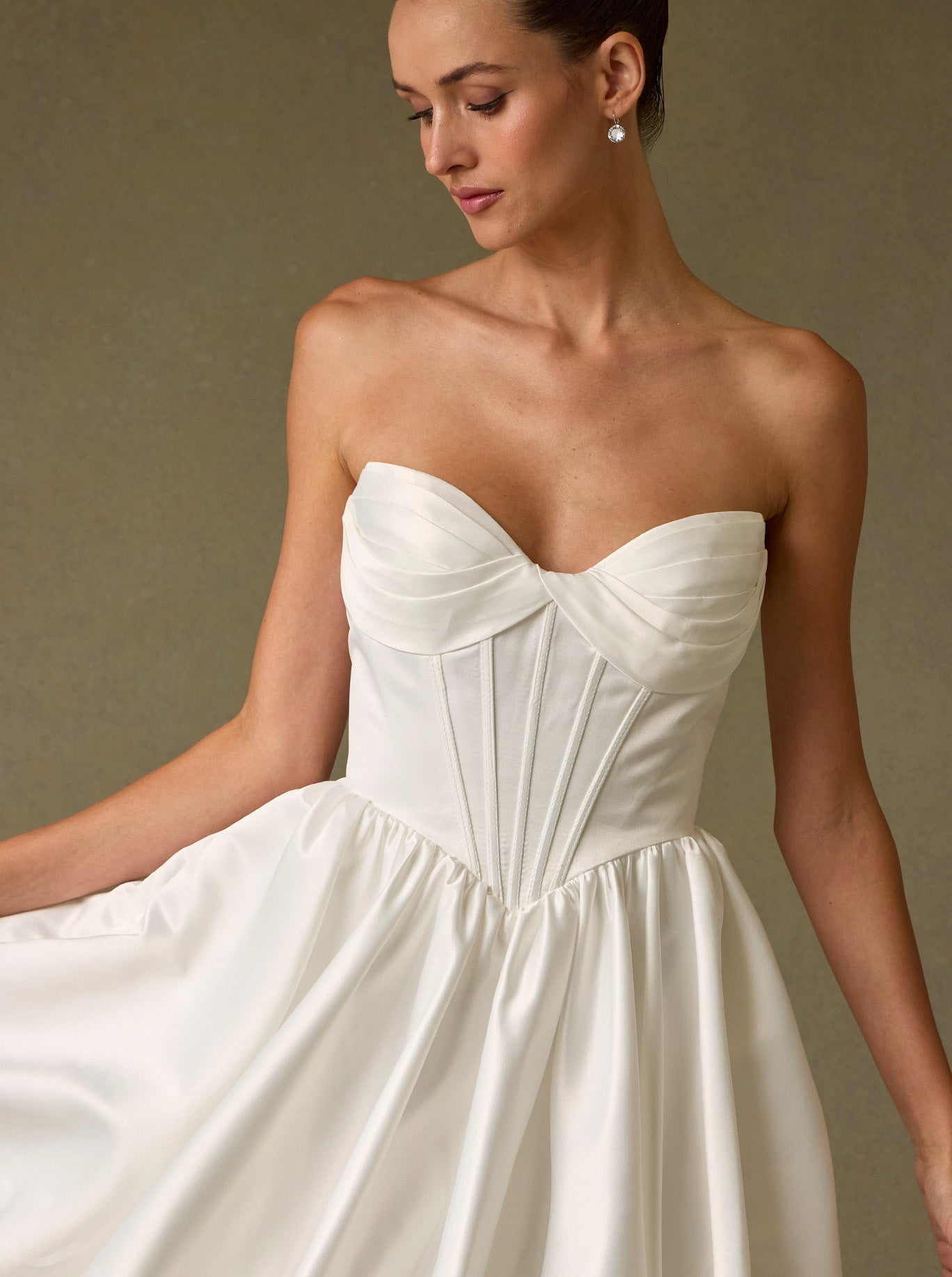 Vestido Coto en A, Con Escote Corazón Drapeado, Color Off White