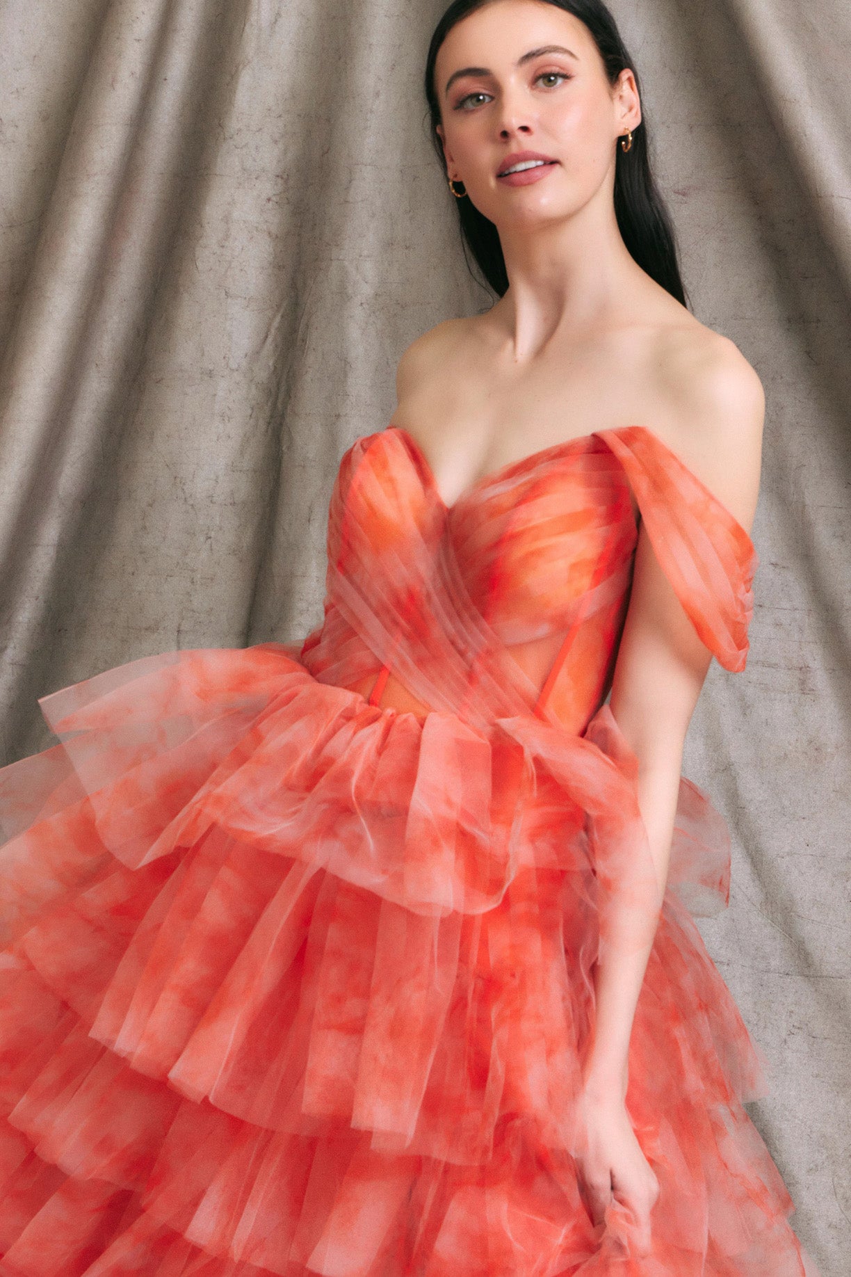 Vestido En Línea A, Escote en Corazón y Hombros Fuera Orange.