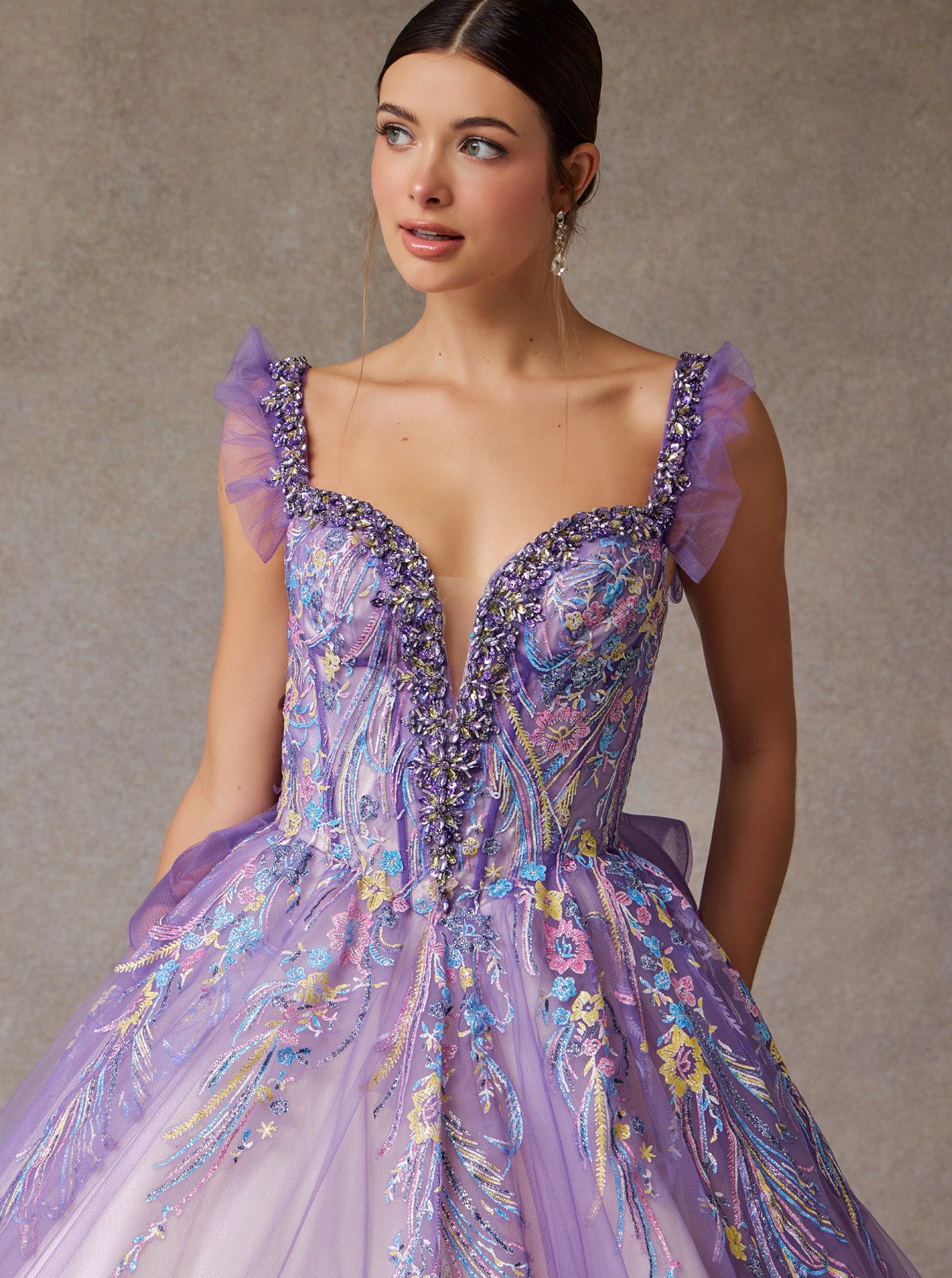 Vestido de Fiesta de Tul y Encaje Bordado con Cristales, Cuentas y Lentejuelas, Color Purple