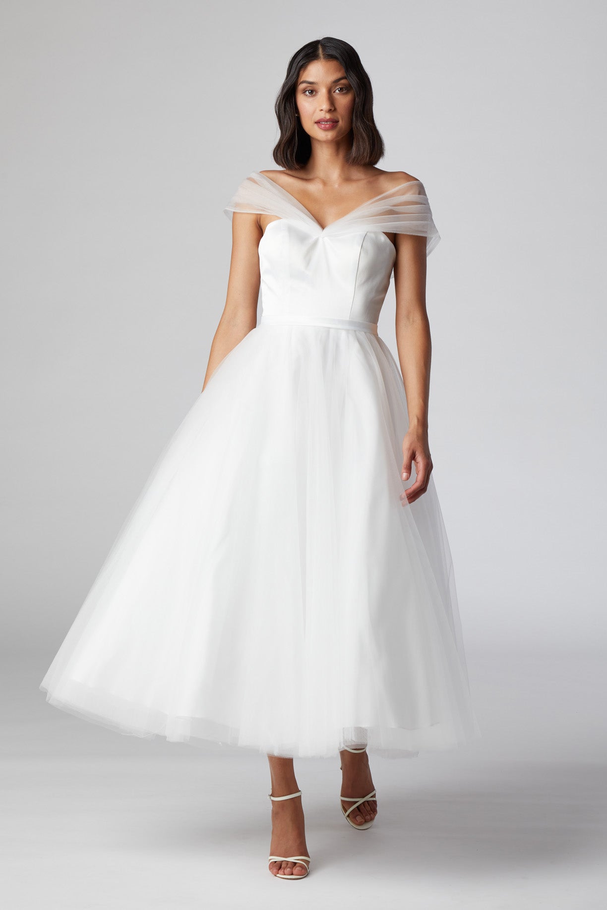 Vestido con Hombros Descubiertos, Escote en Corazón .