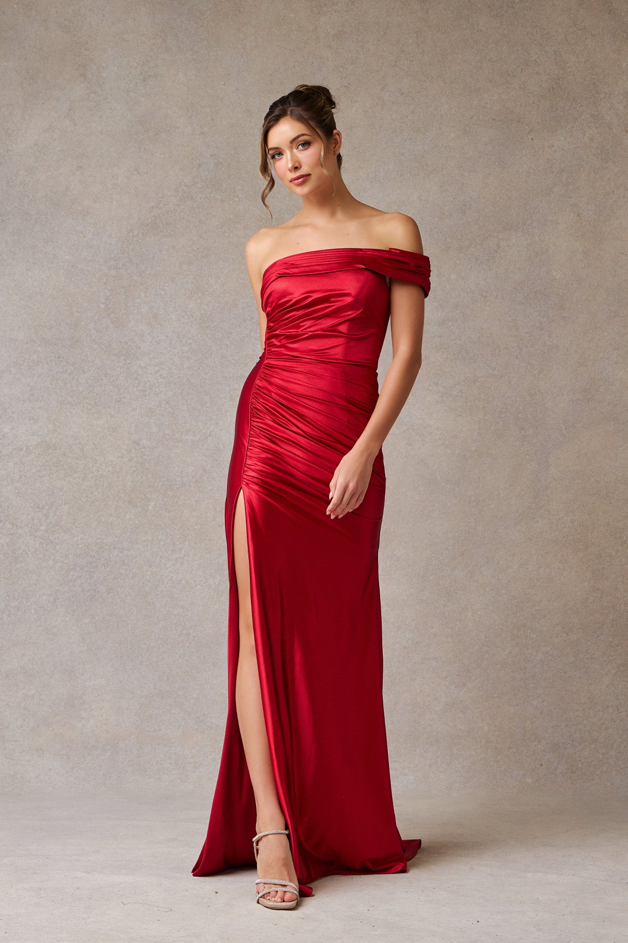 Vestido de Corte Recto, Elástico a un Hombro con Abertura en la Pierna, Colores Navy y y Burgundy