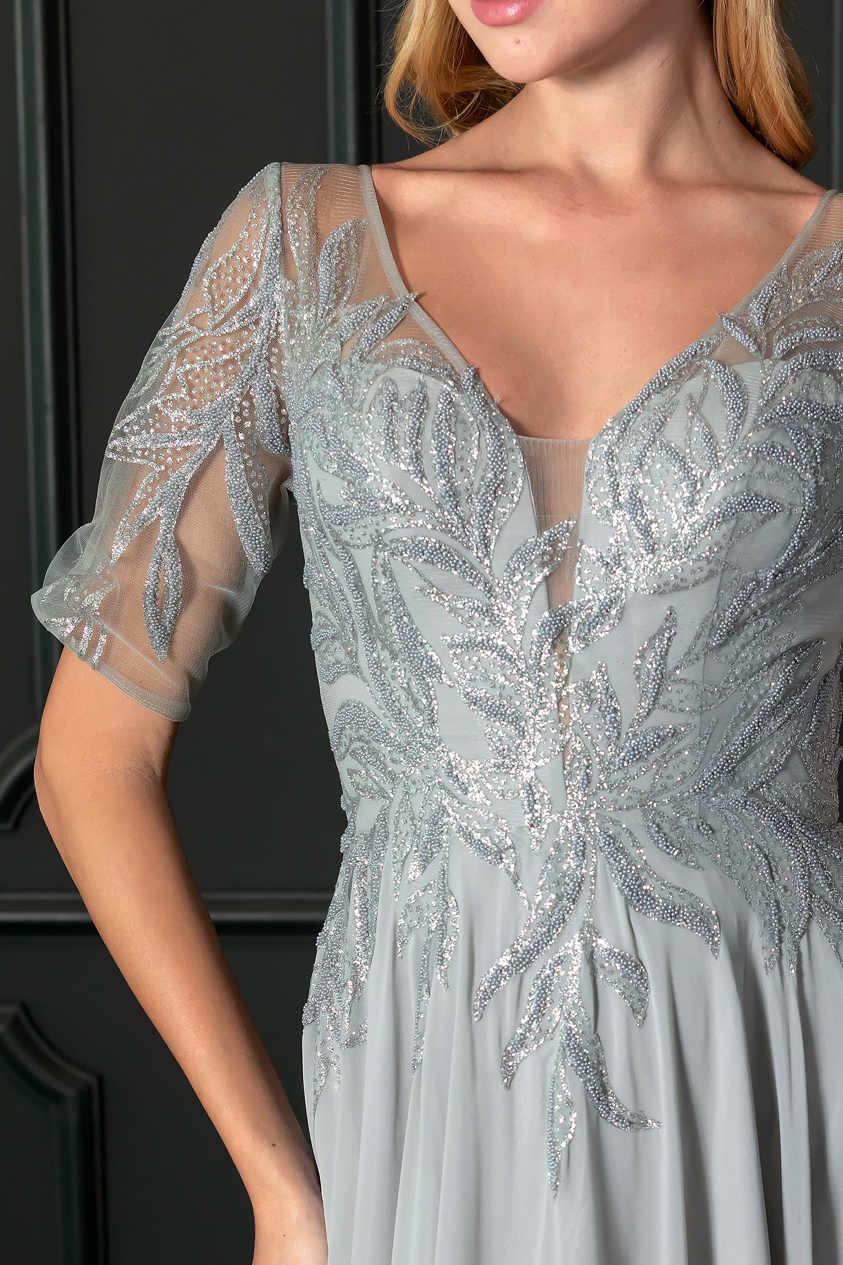 Vestido en Línea A Manga Corta, Cuello V (Dos Colores)