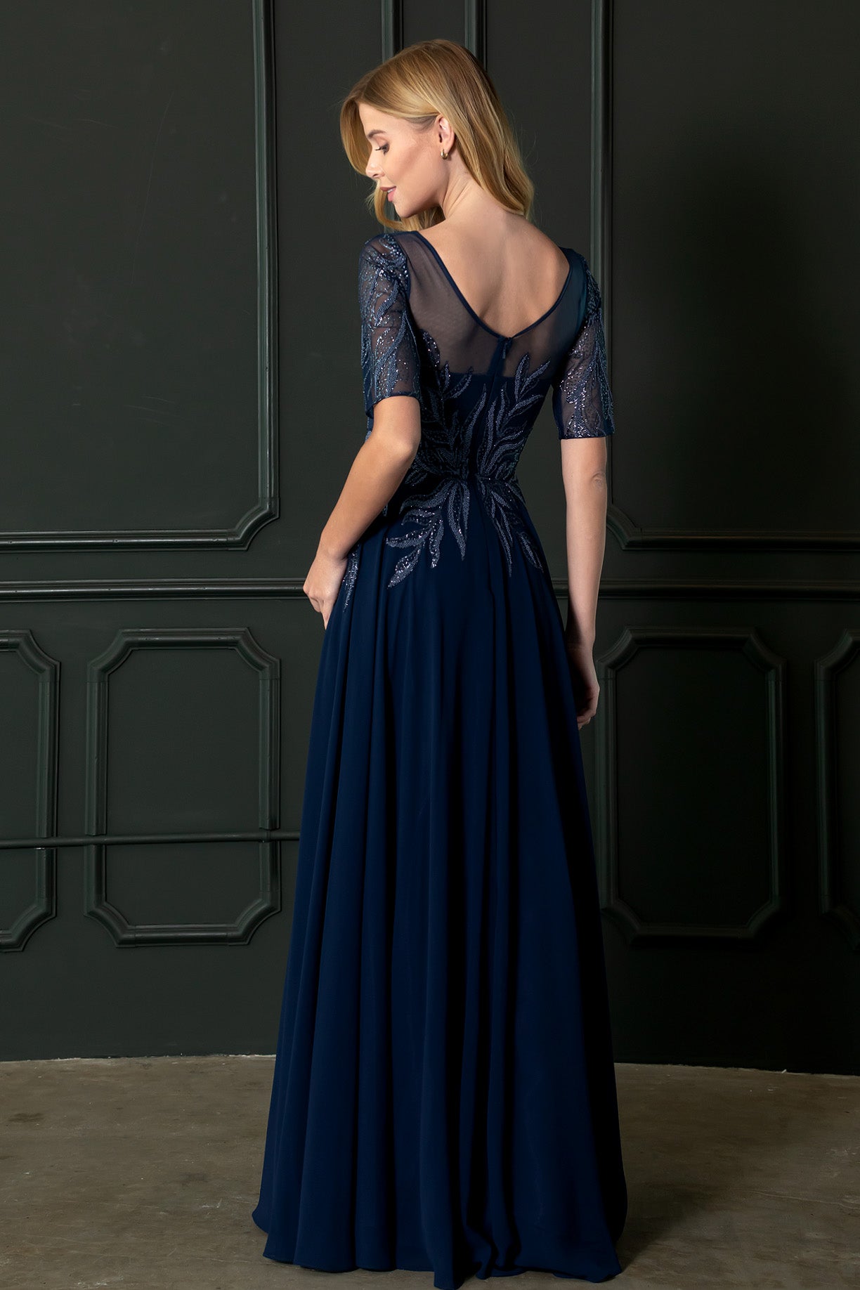 Vestido en Línea A Manga Corta, Cuello V (Dos Colores)