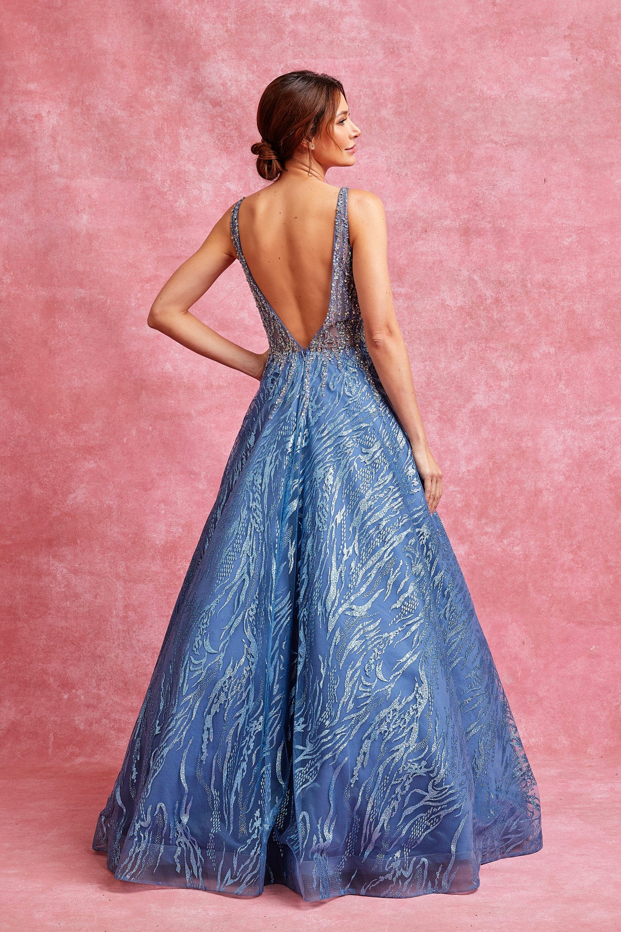 Vestido Sin Mangas, Cuello en Pico y Espalda Abierta Color Dark Ice Blue.