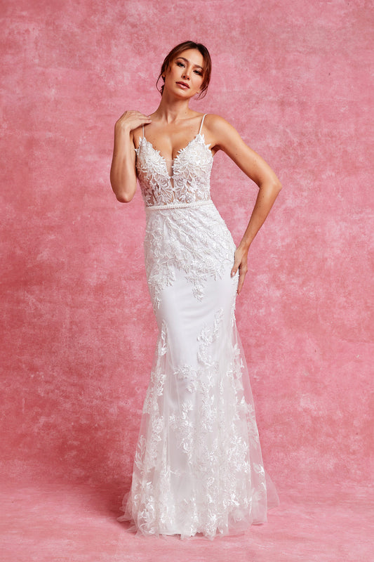 Vestido de Novia Corte Sirena Escote en Pico y con Cinturon Fijo.