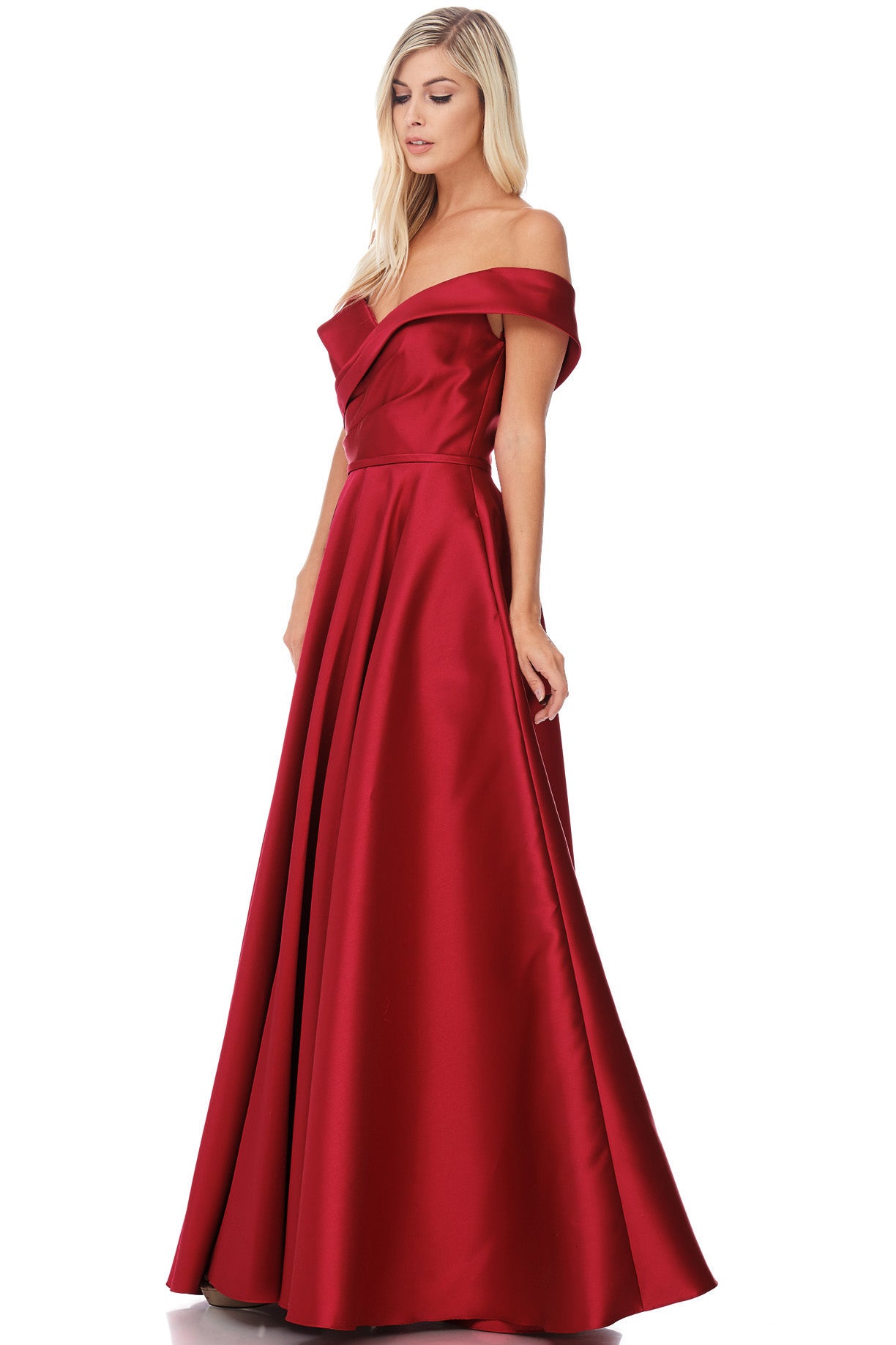 Vestido en Línea A con Hombros de Fuera y Cuello en Corazón (Varios Colores)