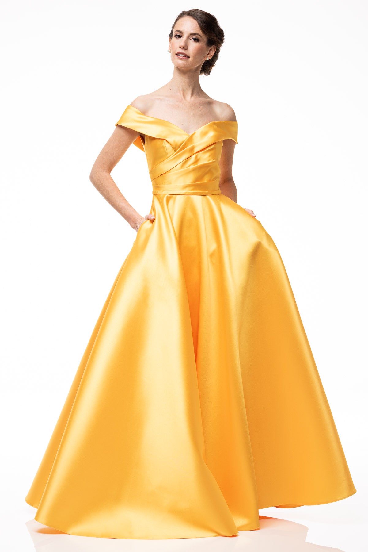 Vestido en Línea A con Hombros de Fuera y Cuello en Corazón (Varios Colores)
