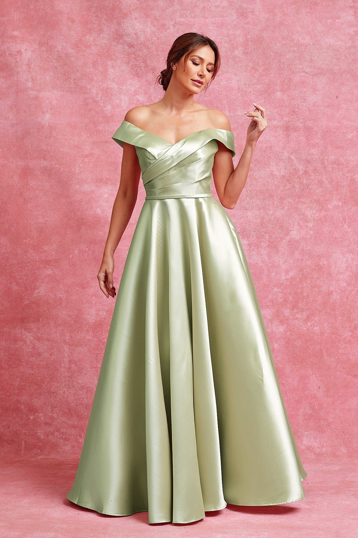 Vestido en Línea A con Hombros de Fuera y Cuello en Corazón (Varios Colores)