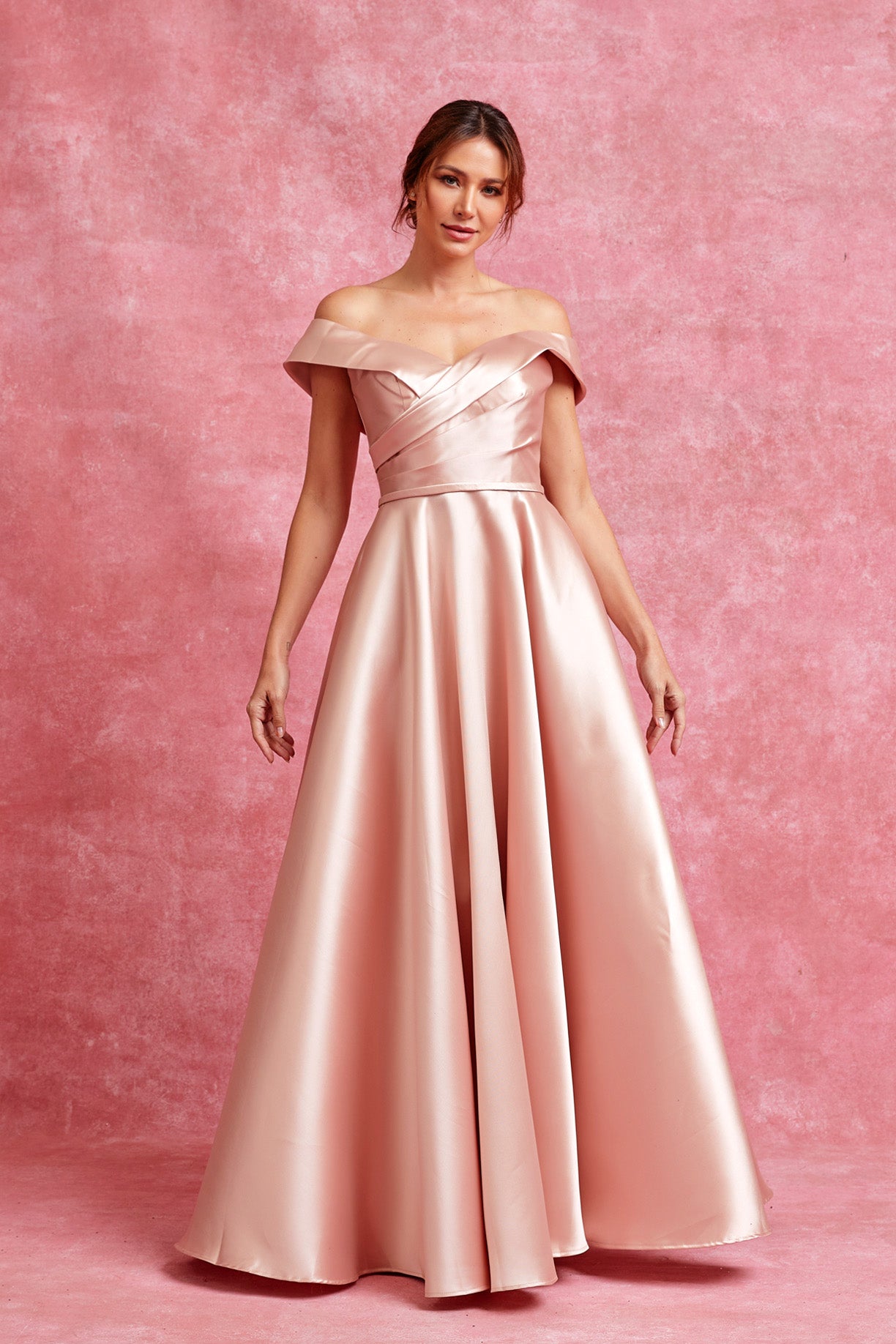 Vestido en Línea A con Hombros de Fuera y Cuello en Corazón (Varios Colores)