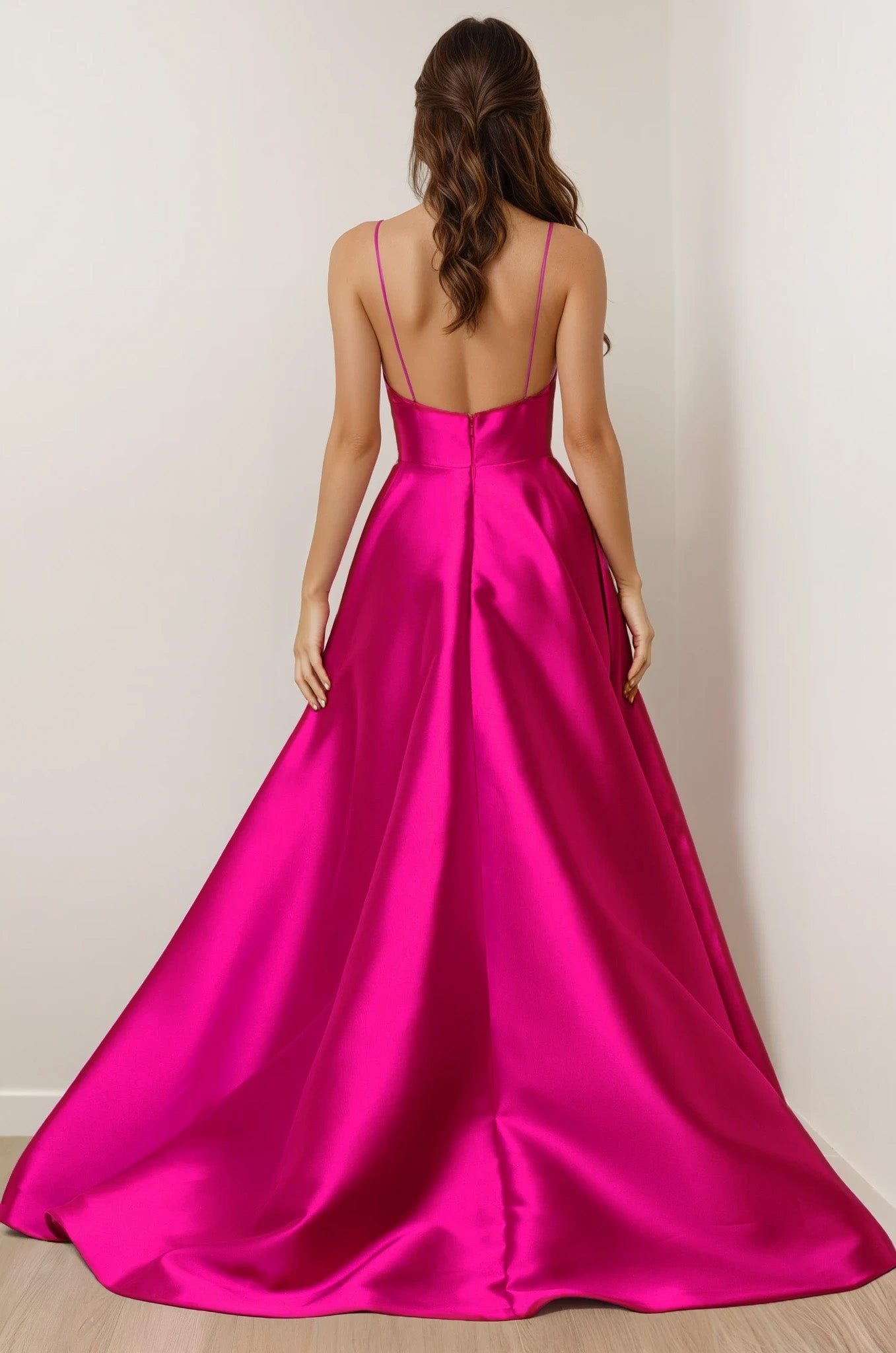 Vestido Corte en A con Tirantes y Escote en V, Color Magenta