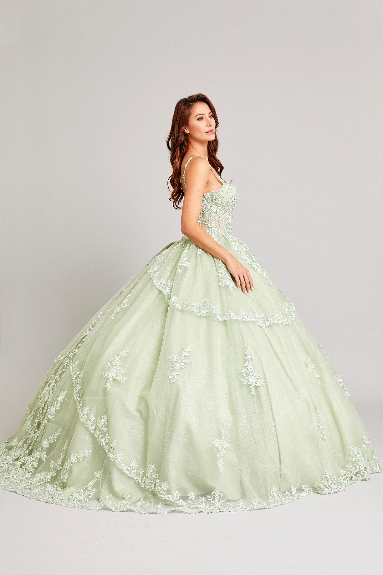 Vestido de Fiesta con Tirantes Escote de Corazón Aplicaciones en Encaje Color Sage