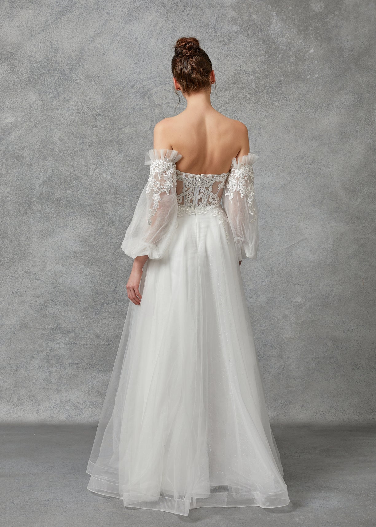 Vestido de Novia de Tul Bordado en Corte A con Mangas al Hombro Desmontables