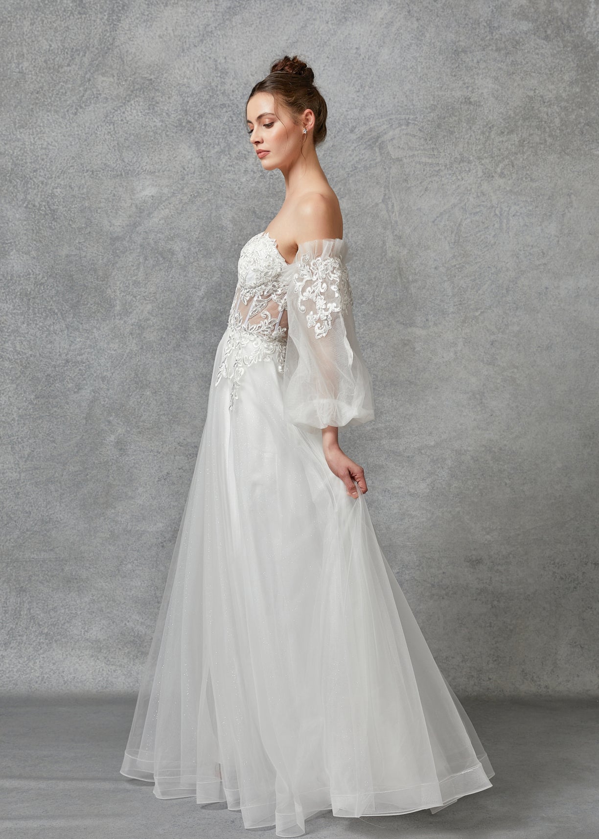 Vestido de Novia de Tul Bordado en Corte A con Mangas al Hombro Desmontables