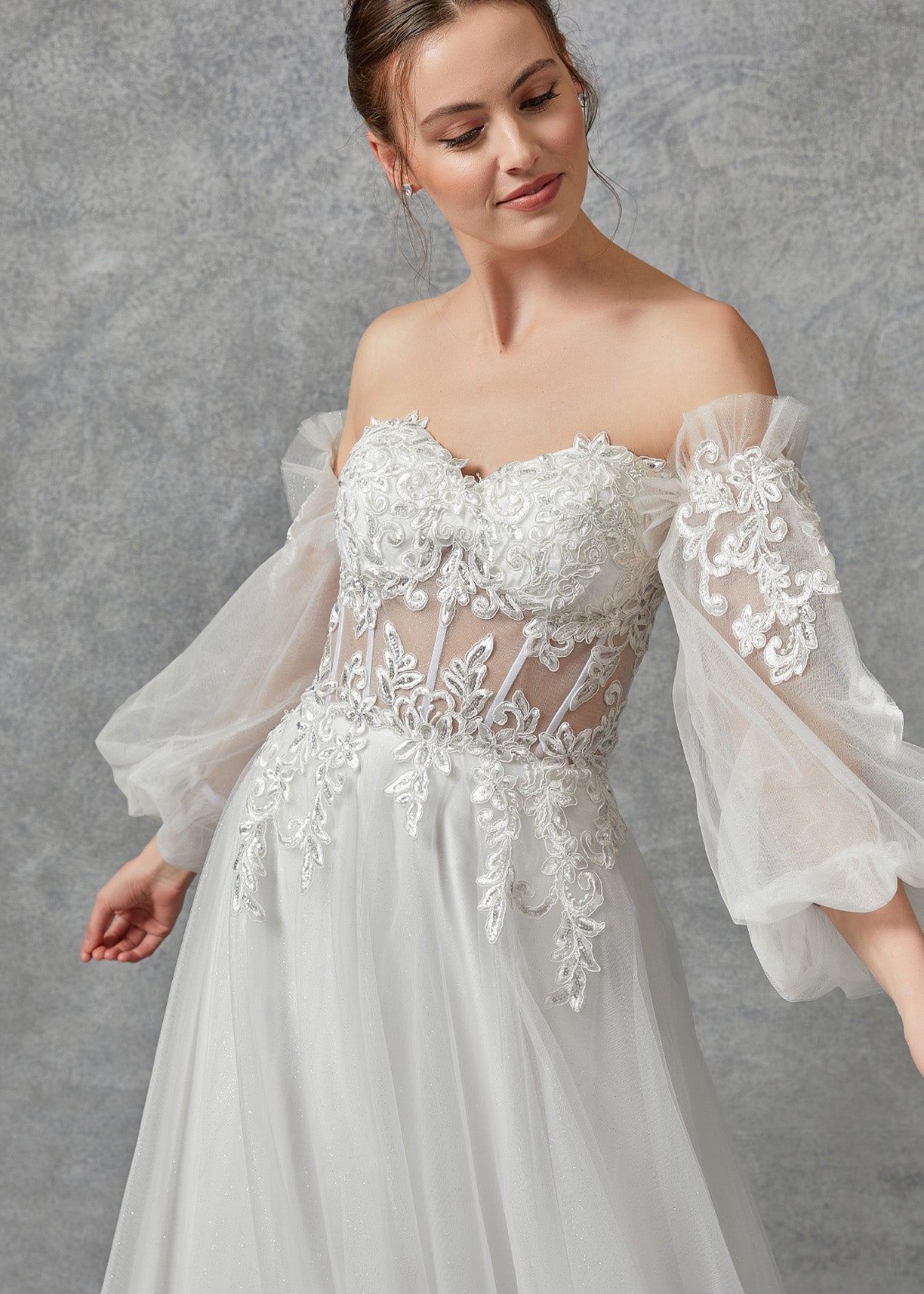 Vestido de Novia de Tul Bordado en Corte A con Mangas al Hombro Desmontables