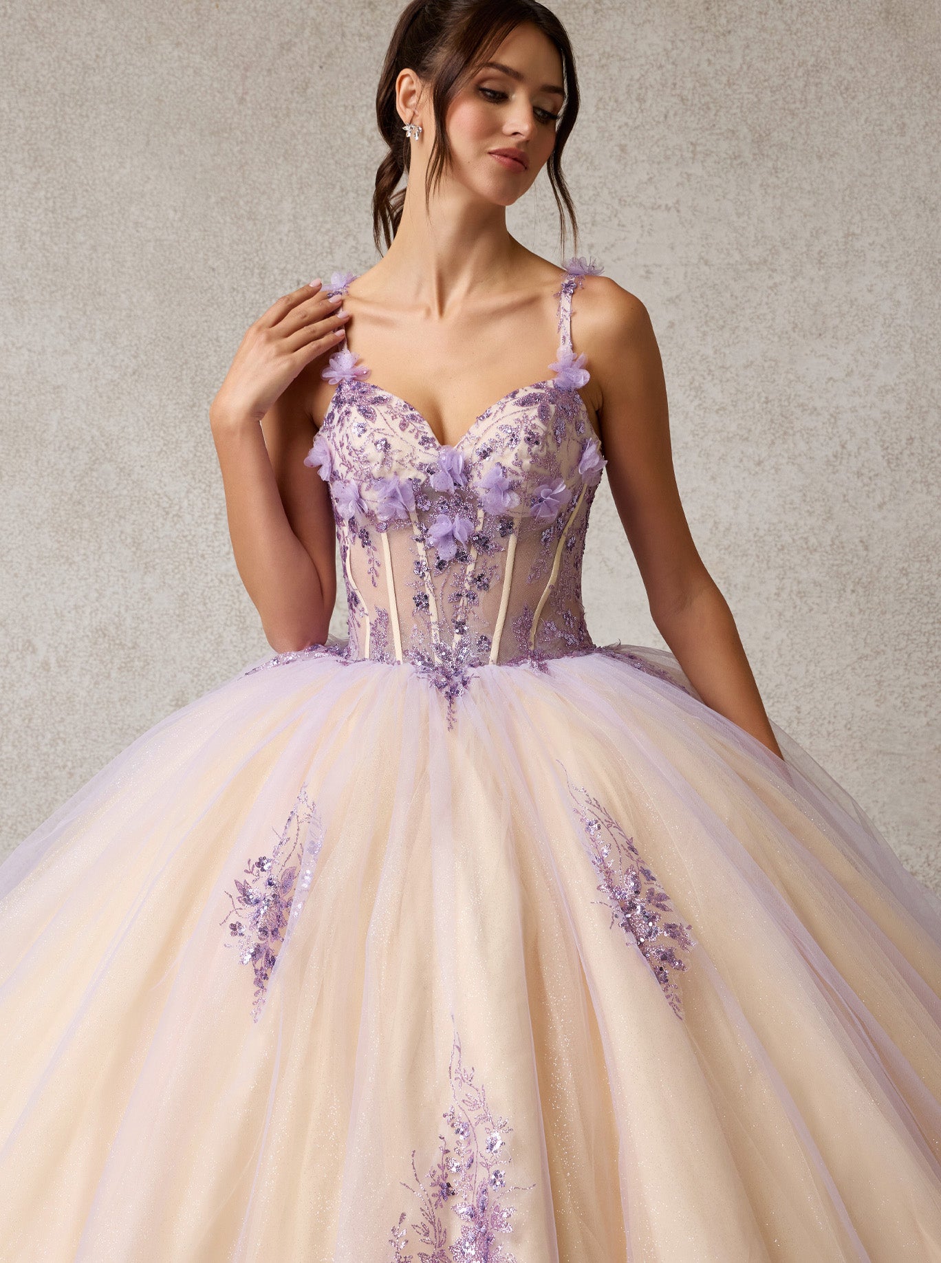 Vestido de Fiesta de Tul Bordado con Detalles Florales en 3D, con Tirantes y Escote Corazón, Color Lilac Nude