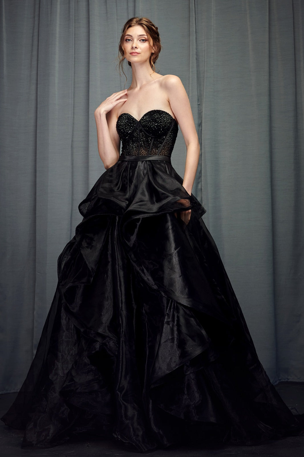 Vestido de Corsé en Capas con Cola (Varios Colores)