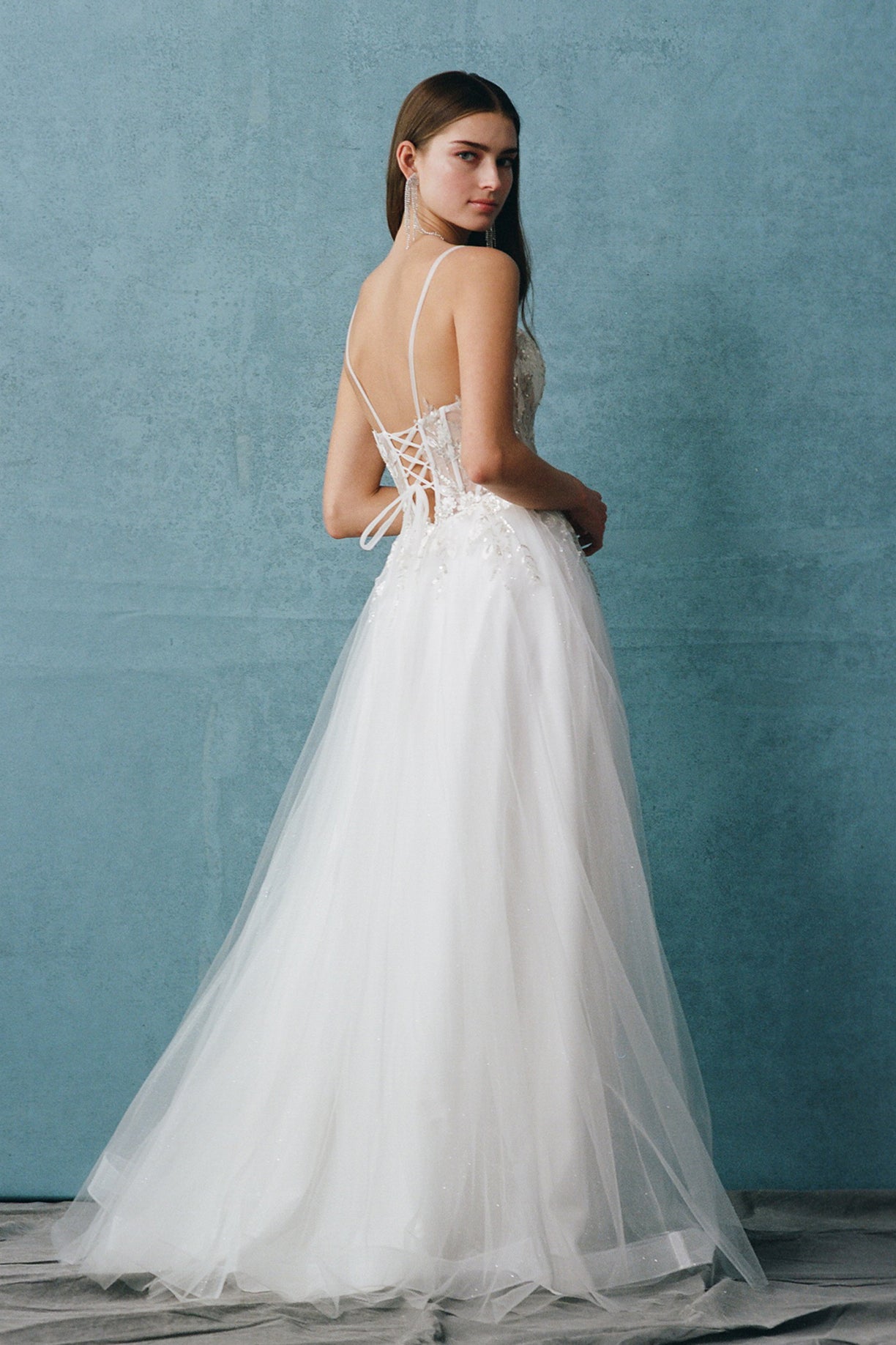 Vestido de Novia Corte en A de Tul con Encaje Bordado, Escote de Corazón y Tirantes, Color Off White