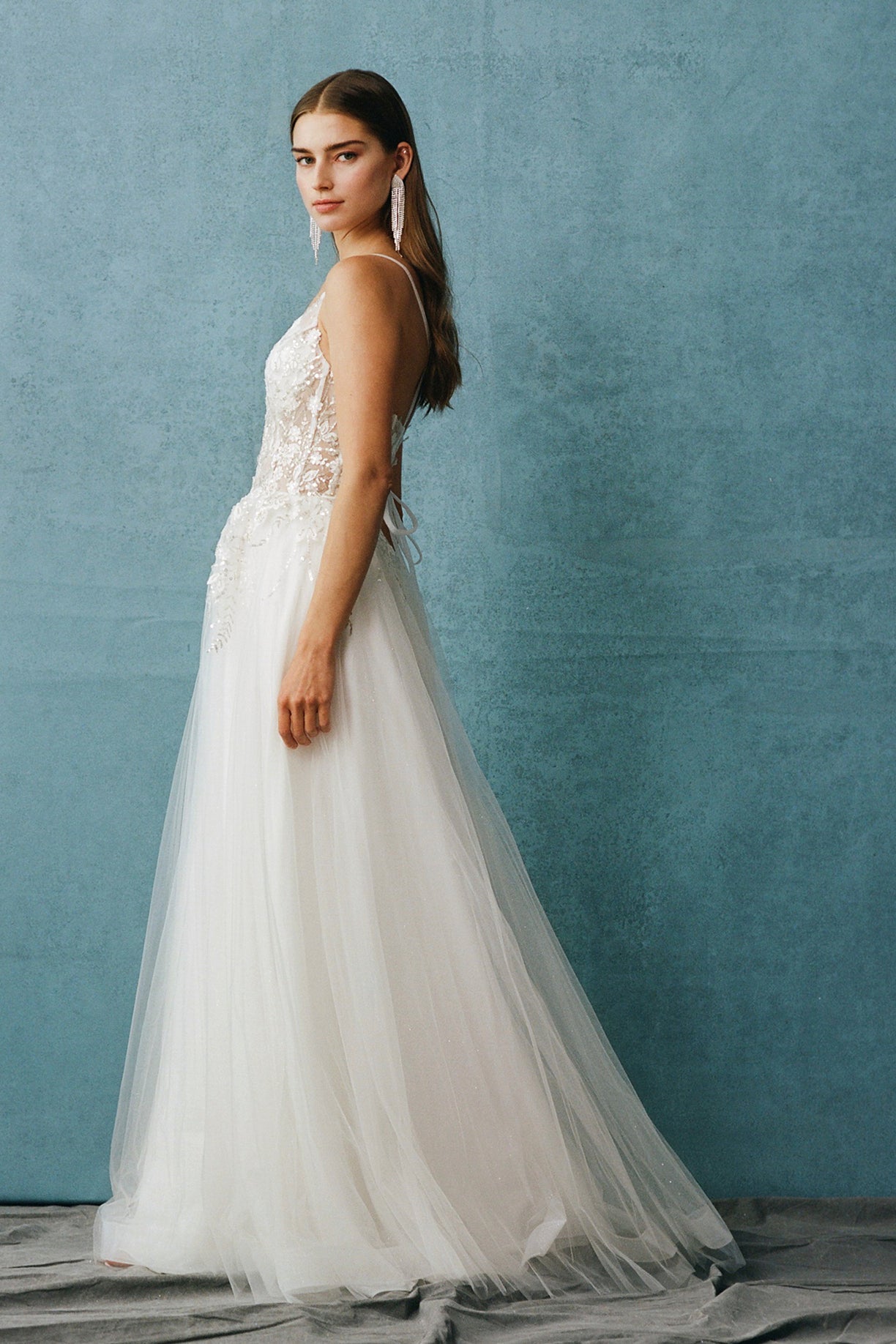 Vestido de Novia Corte en A de Tul con Encaje Bordado, Escote de Corazón y Tirantes, Color Off White
