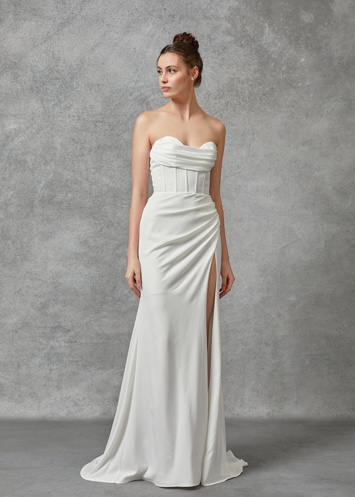 Vestido de Novia de Satén Elástico con Escote de Corazón, Color Off White