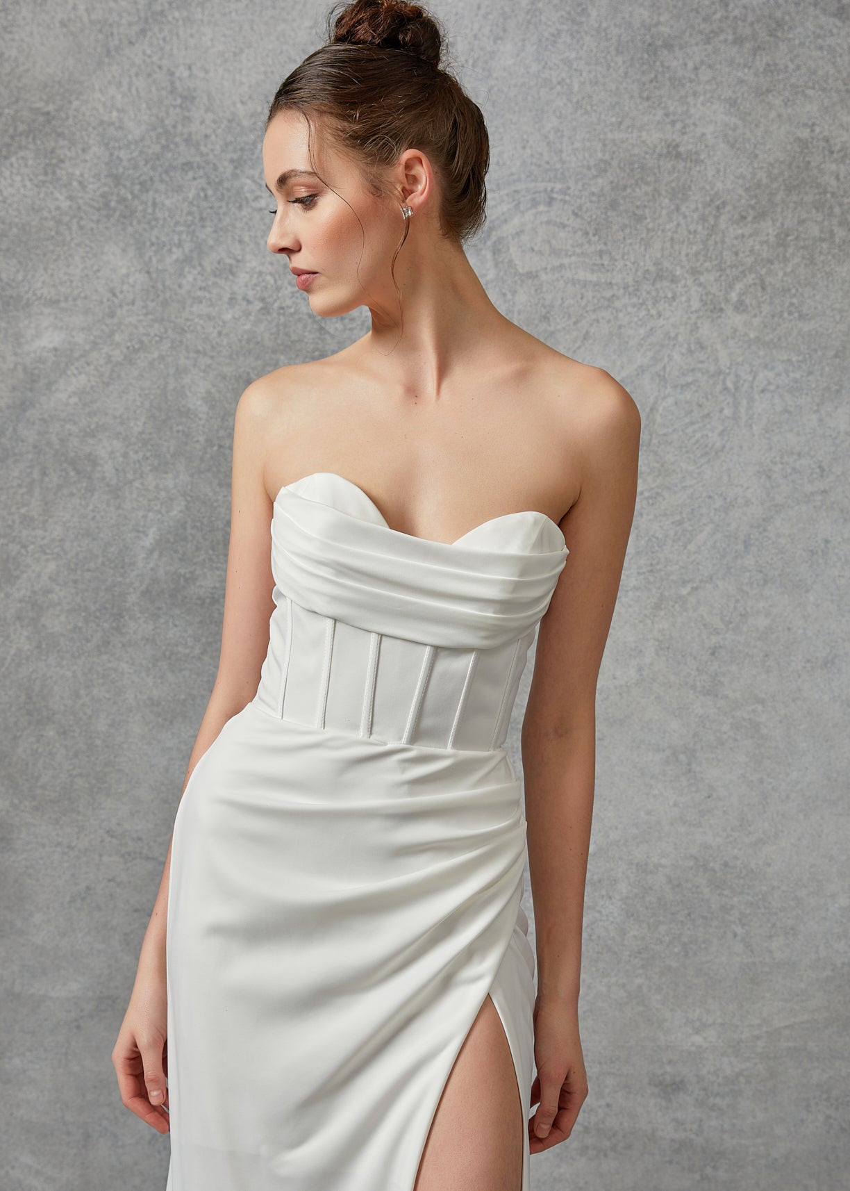 Vestido de Novia de Satén Elástico con Escote de Corazón, Color Off White