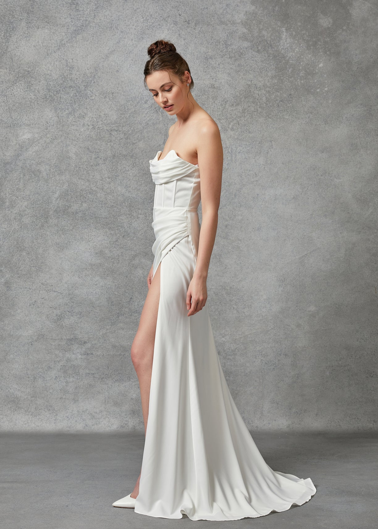 Vestido de Novia de Satén Elástico con Escote de Corazón, Color Off White