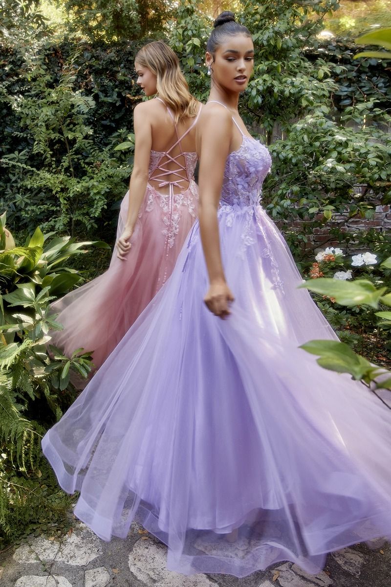 Vestido con Encaje y Aplicaciones Florales de Tirantes y Falda en A Color Dusty Rose.