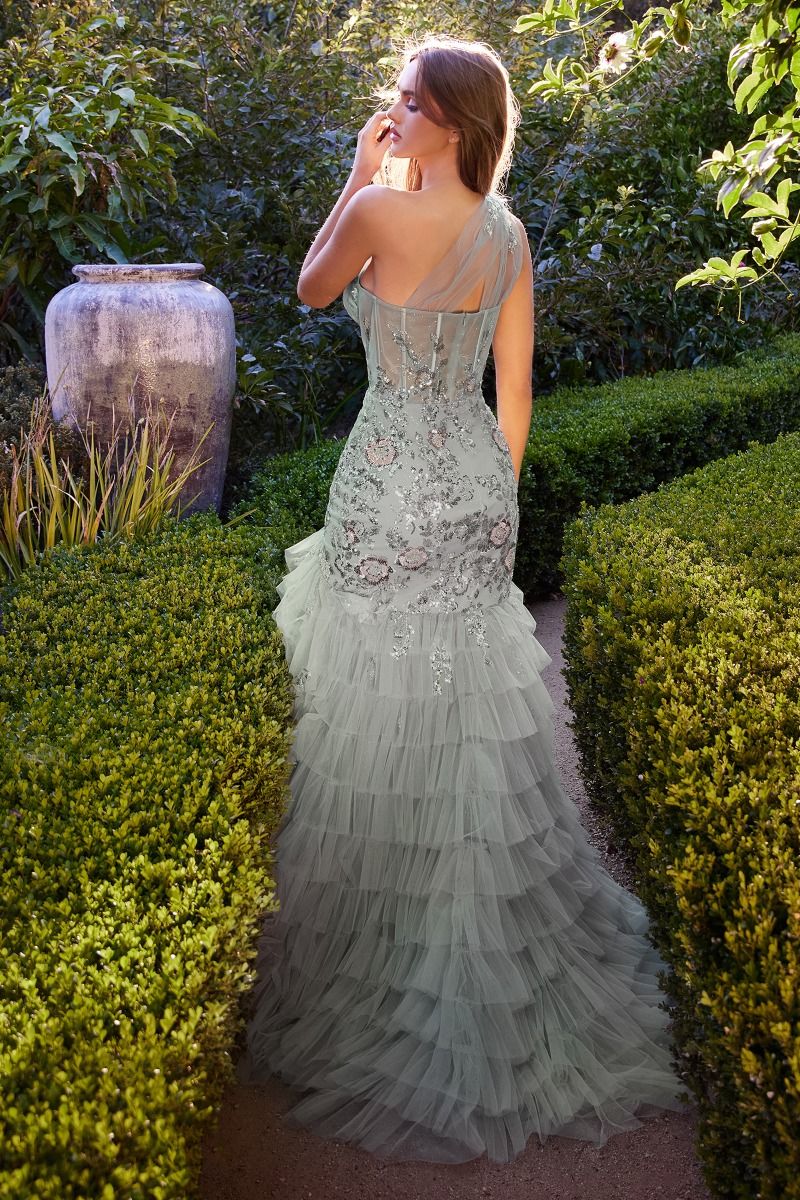 Vestido Corte de Sirena de Tul a Capas con Adornos de un Hombro.