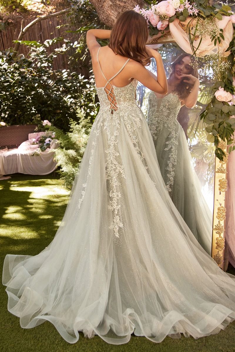 Vestido de Tul a Capas con Adornos de Encaje.(Dos Colores)