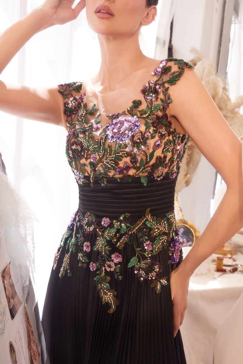 Vestido de Satén Plisado y Adornos Color Navy.