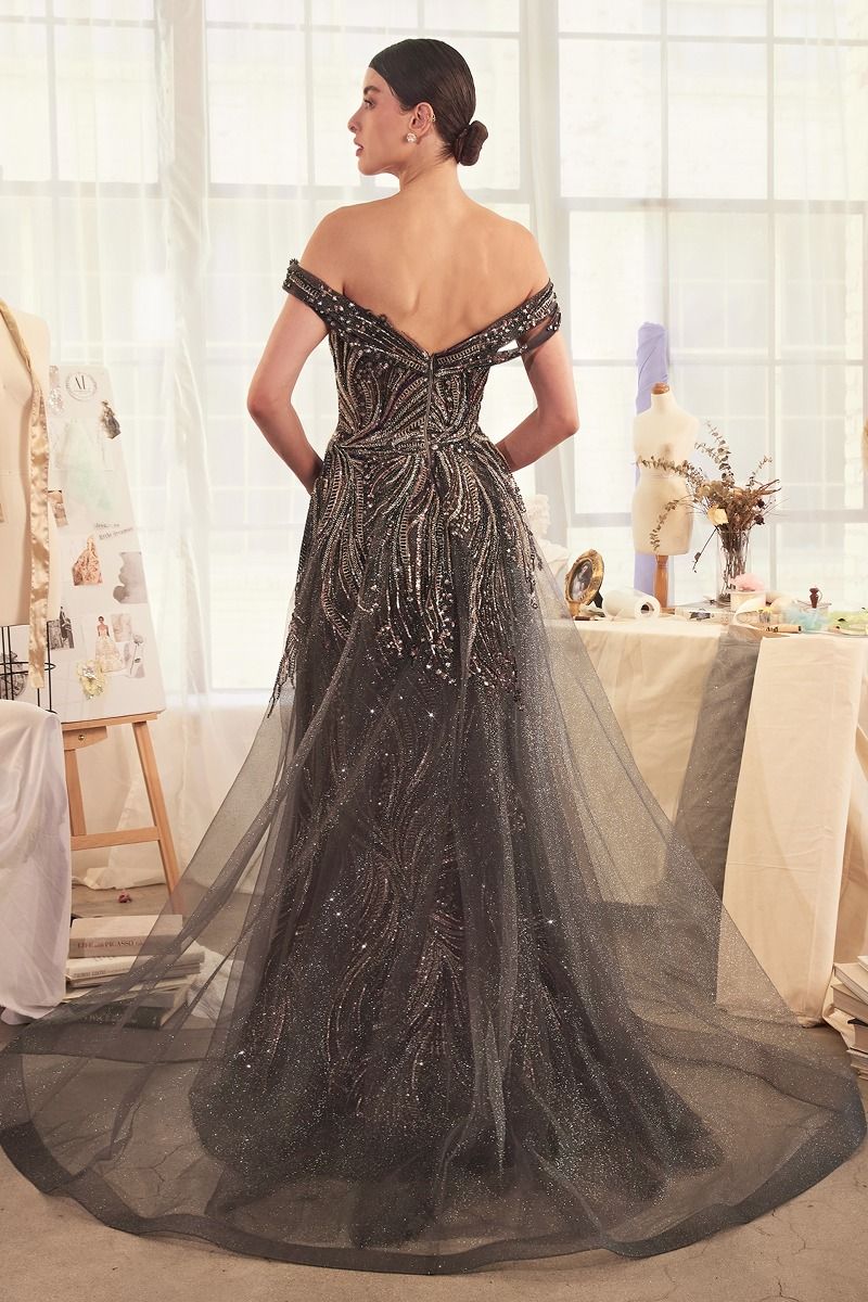 Vestido con Cuentas y Sobrefalda con Hombros Descubiertos Color Dark Silver