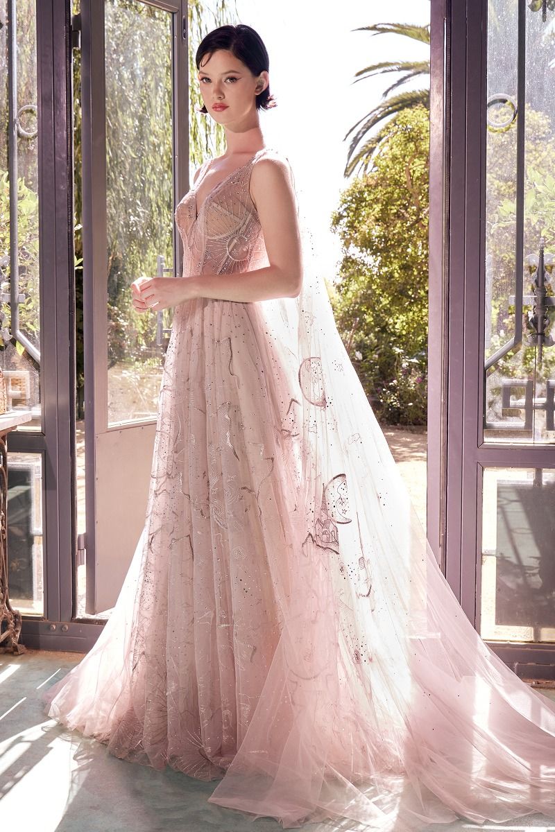Vestido en línea A Con Bordado Sol, Luna t Estrellas Color Nude.