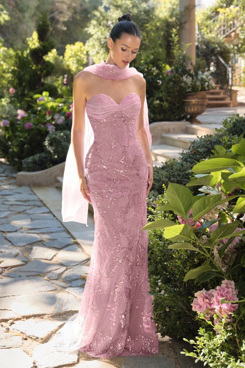 Vestido Escote de corazón sin tirantes, busto fruncido y espalda de corsé con cordones.