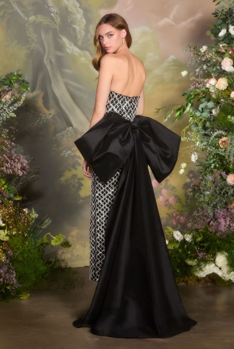 Vestido Recto Ajustado con Escote de Corazon, Aplicaciones de Cuentas y Lazo Desmontable Color Black