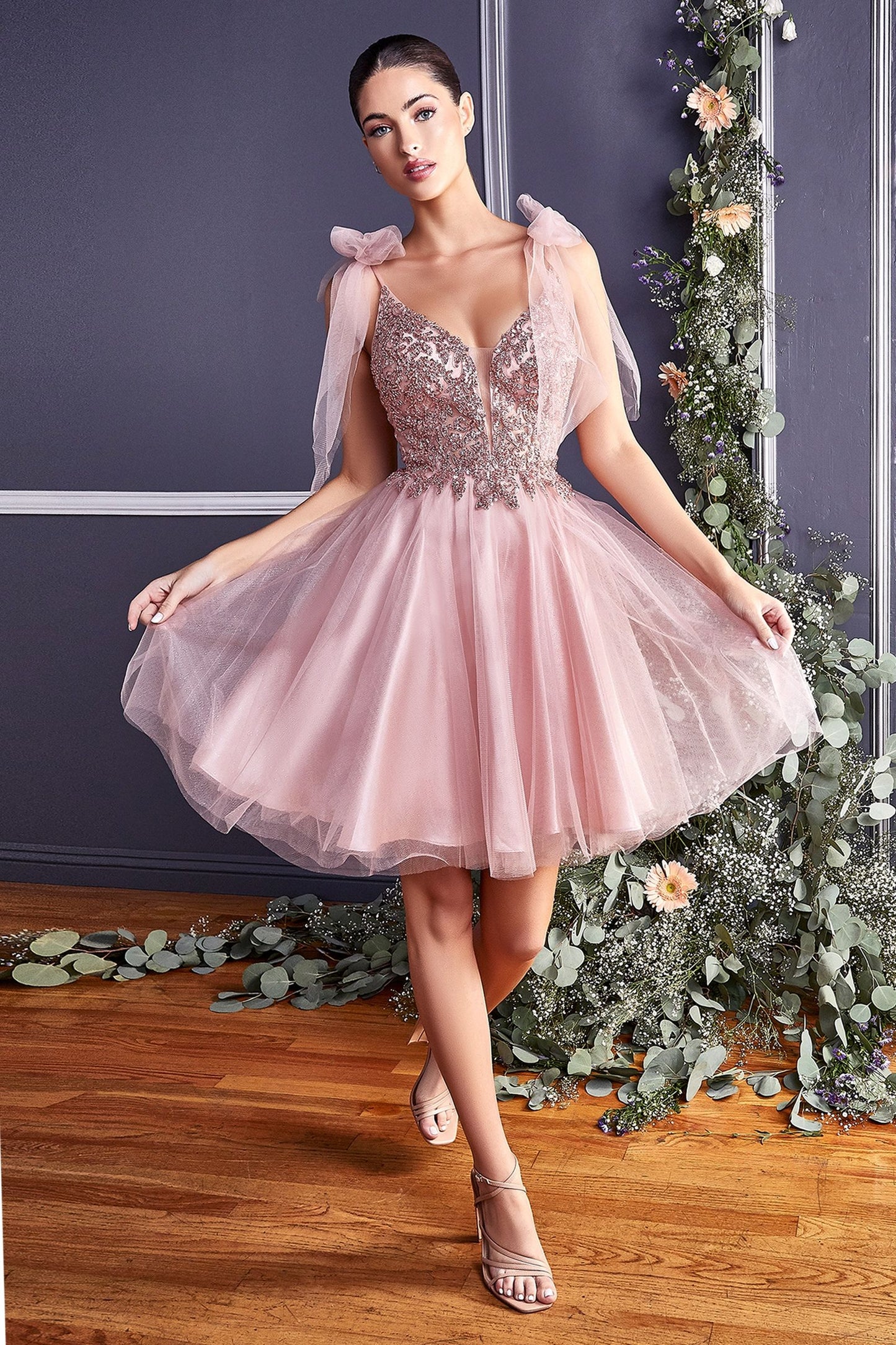 Vestido Corto en Línea A de Tul (Varios Colores)