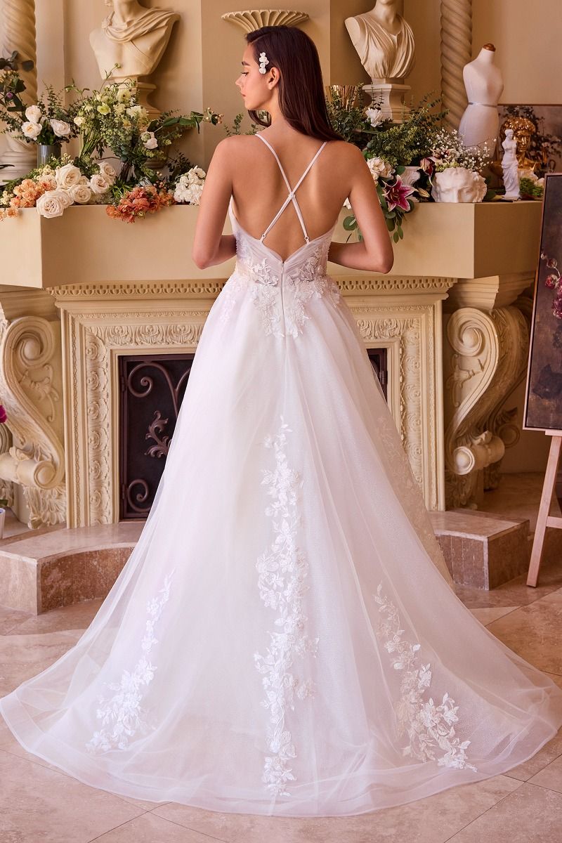 Vestido de Novia en Línea A de Tul en Capas.