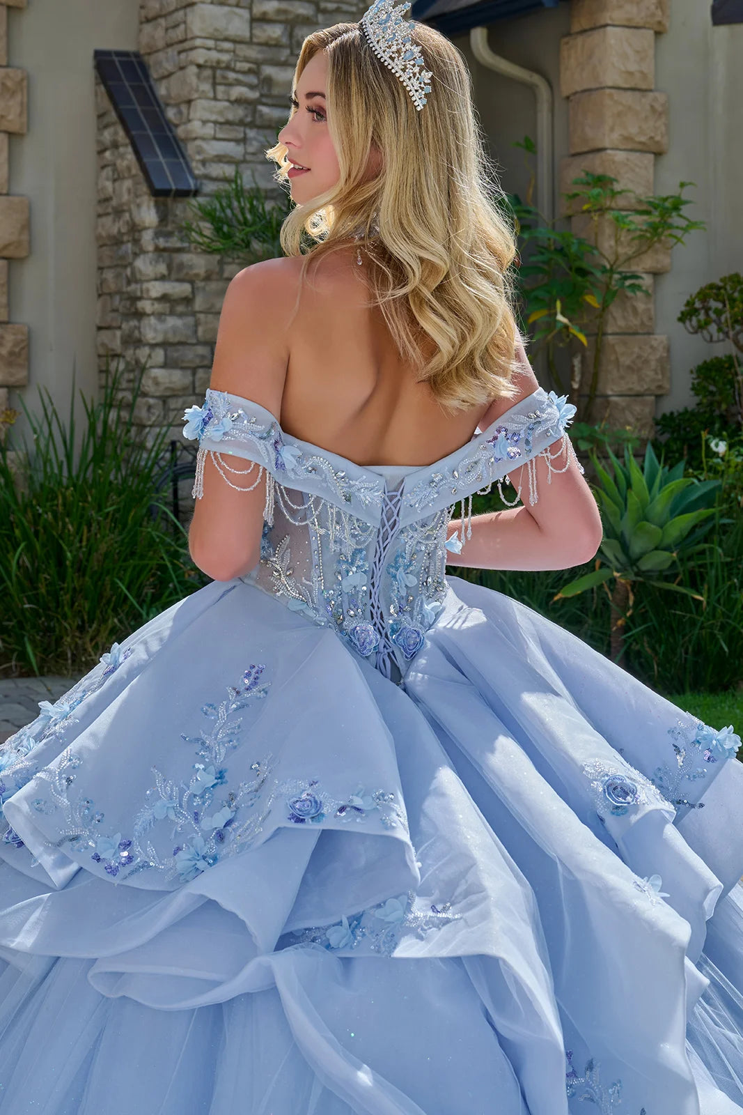 Vestido de Fiesta con Hombros Descubiertos, Bordado con Apliques de Cuentas y Lentejuelas, Color Ligth Blue